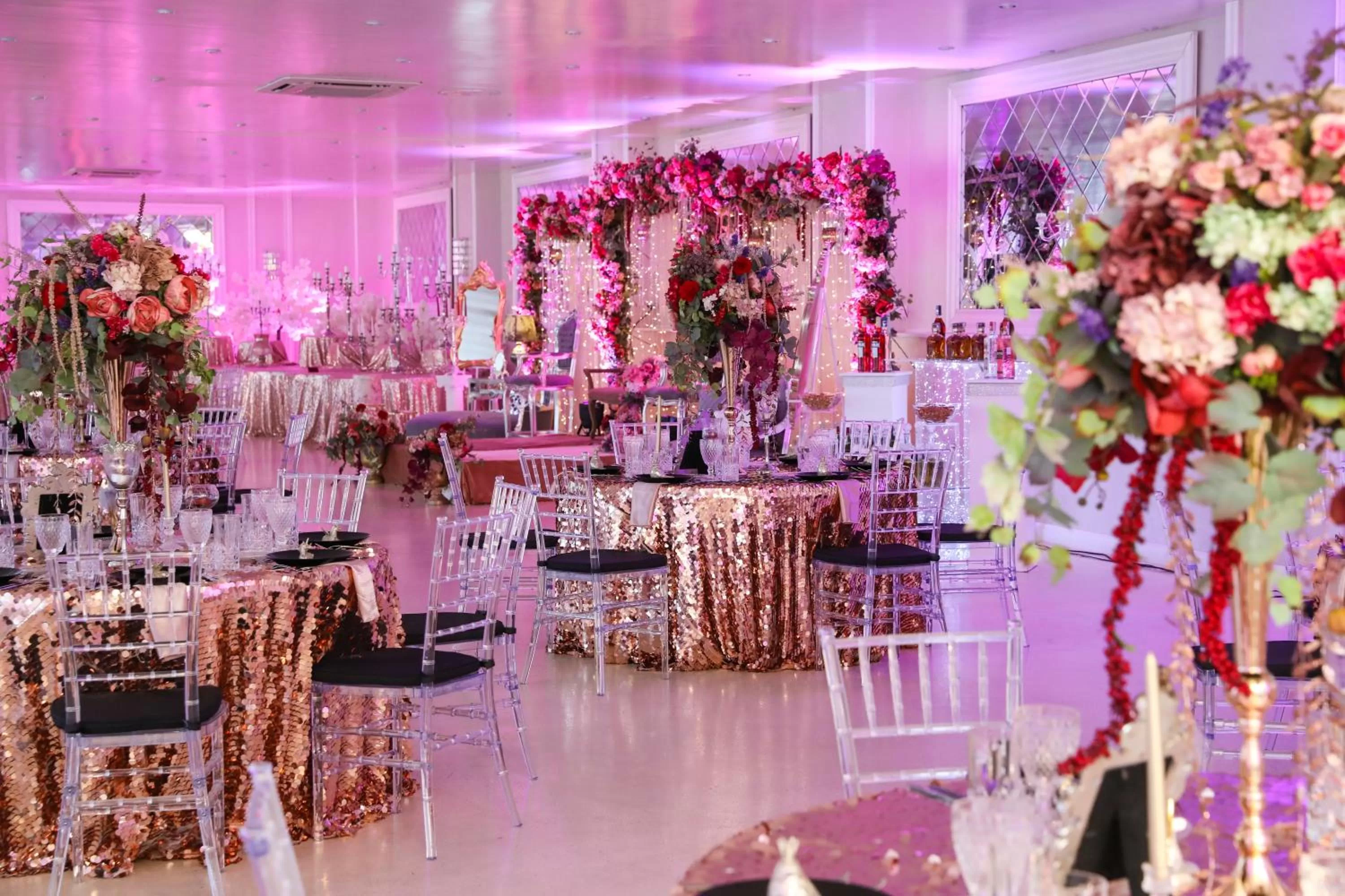 Restaurant/Places to Eat in Complex Baroto