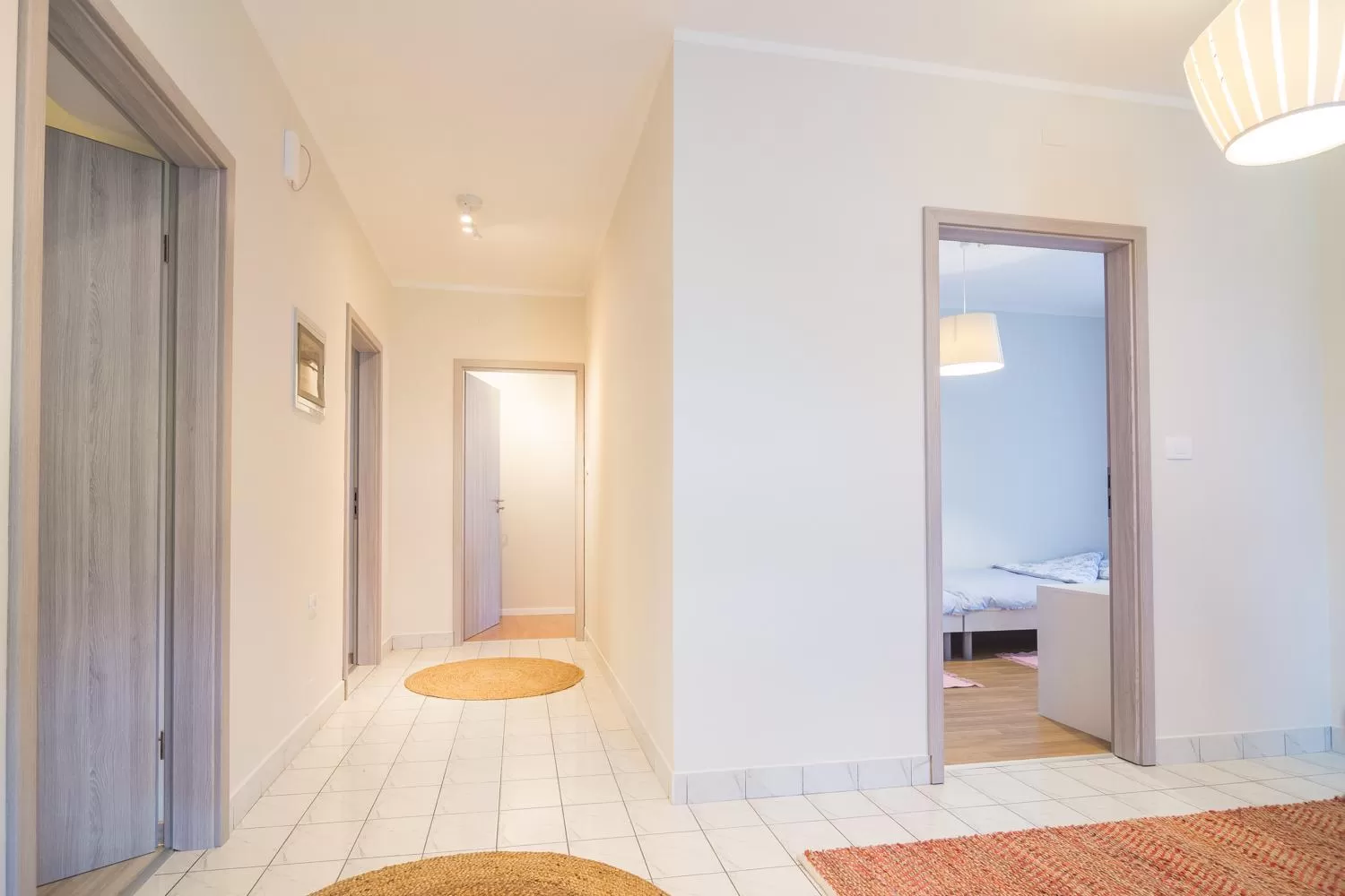 Communal lounge/ TV room, TV/Entertainment Center in HOP HOUSE Garni Hotel