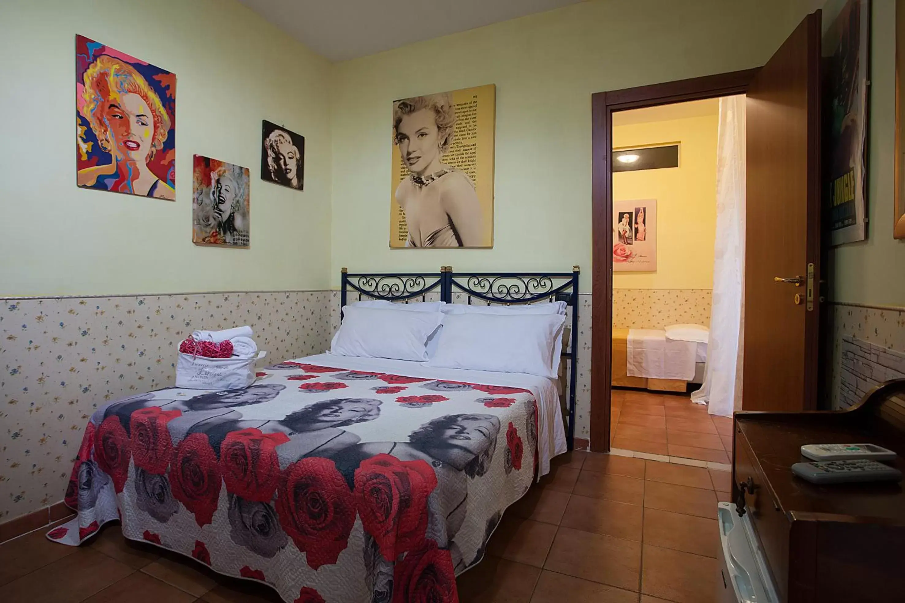 Quadruple Room with Balcony in Hotel Cineholiday Quadruple Room with Balcony in Hotel Cineholiday