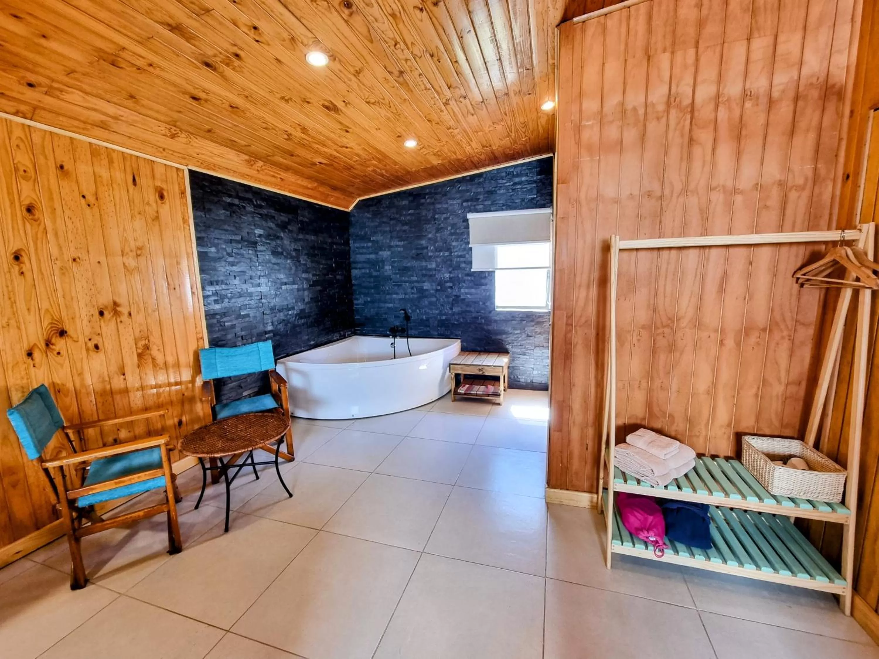 Hot Tub, Bathroom in Reñaca House Bed & Breakfast