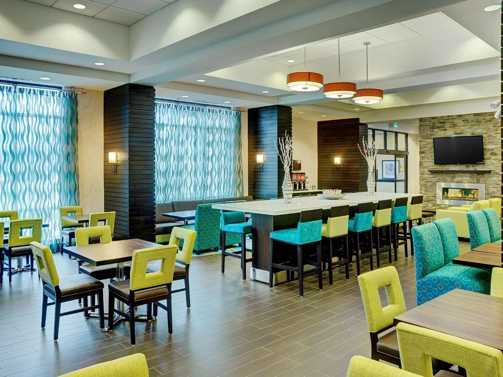 Lobby or reception in Hampton Inn by Hilton Winnipeg