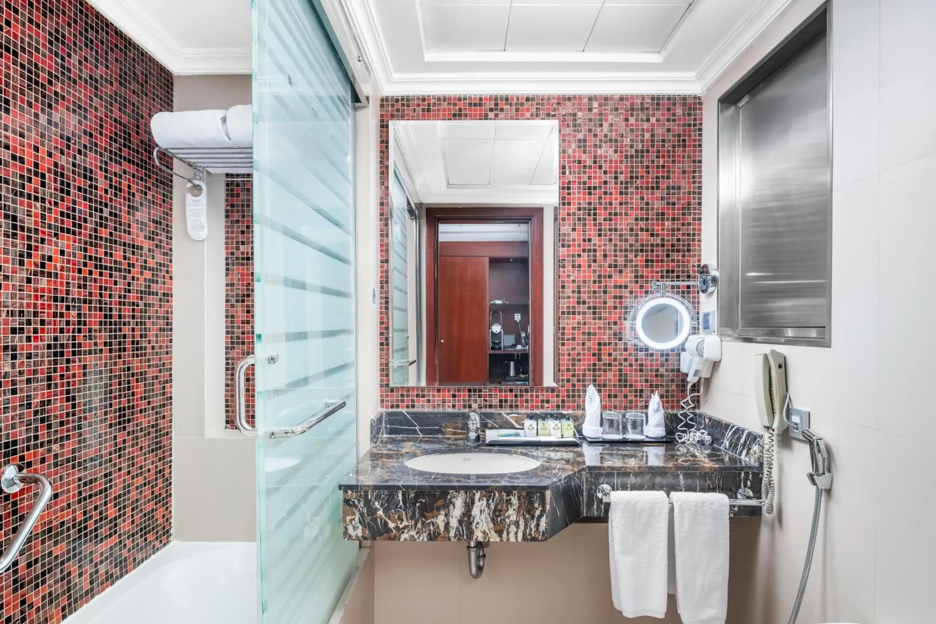 Classic Room King bed, City View in Millennium Al Aqeeq Hotel Classic Room King bed, City View in Millennium Al Aqeeq Hotel