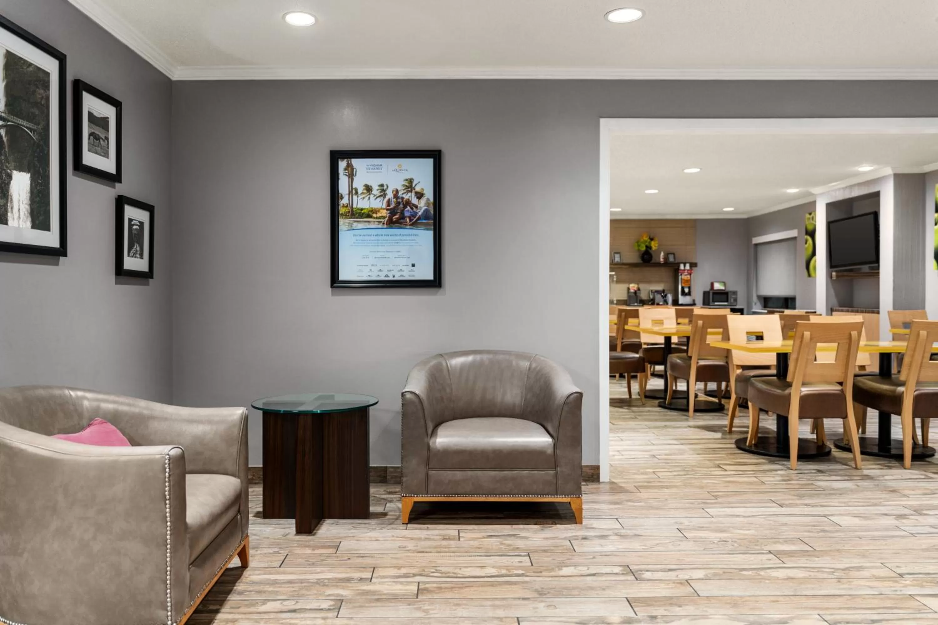 Lobby or reception in La Quinta by Wyndham Chicago Tinley Park