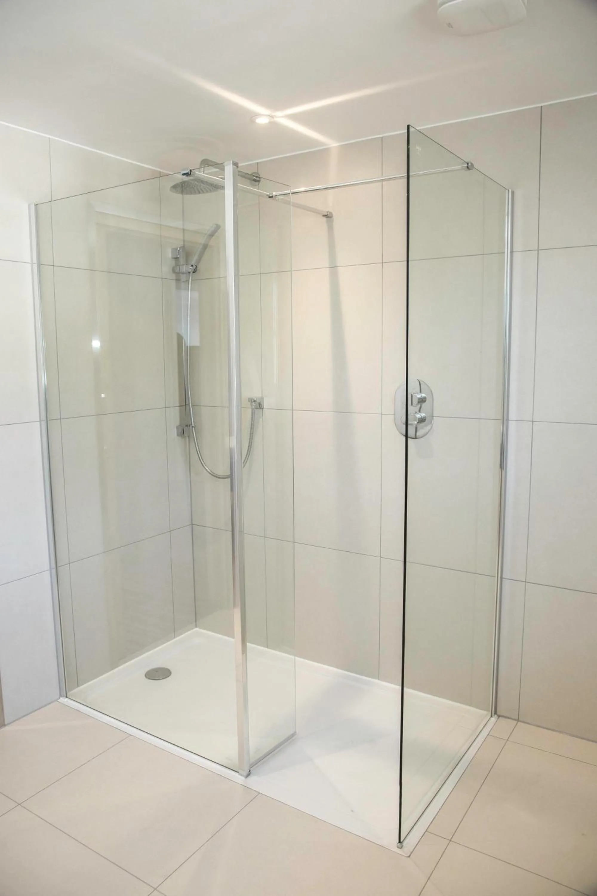 Shower in St George's Hotel - Llandudno