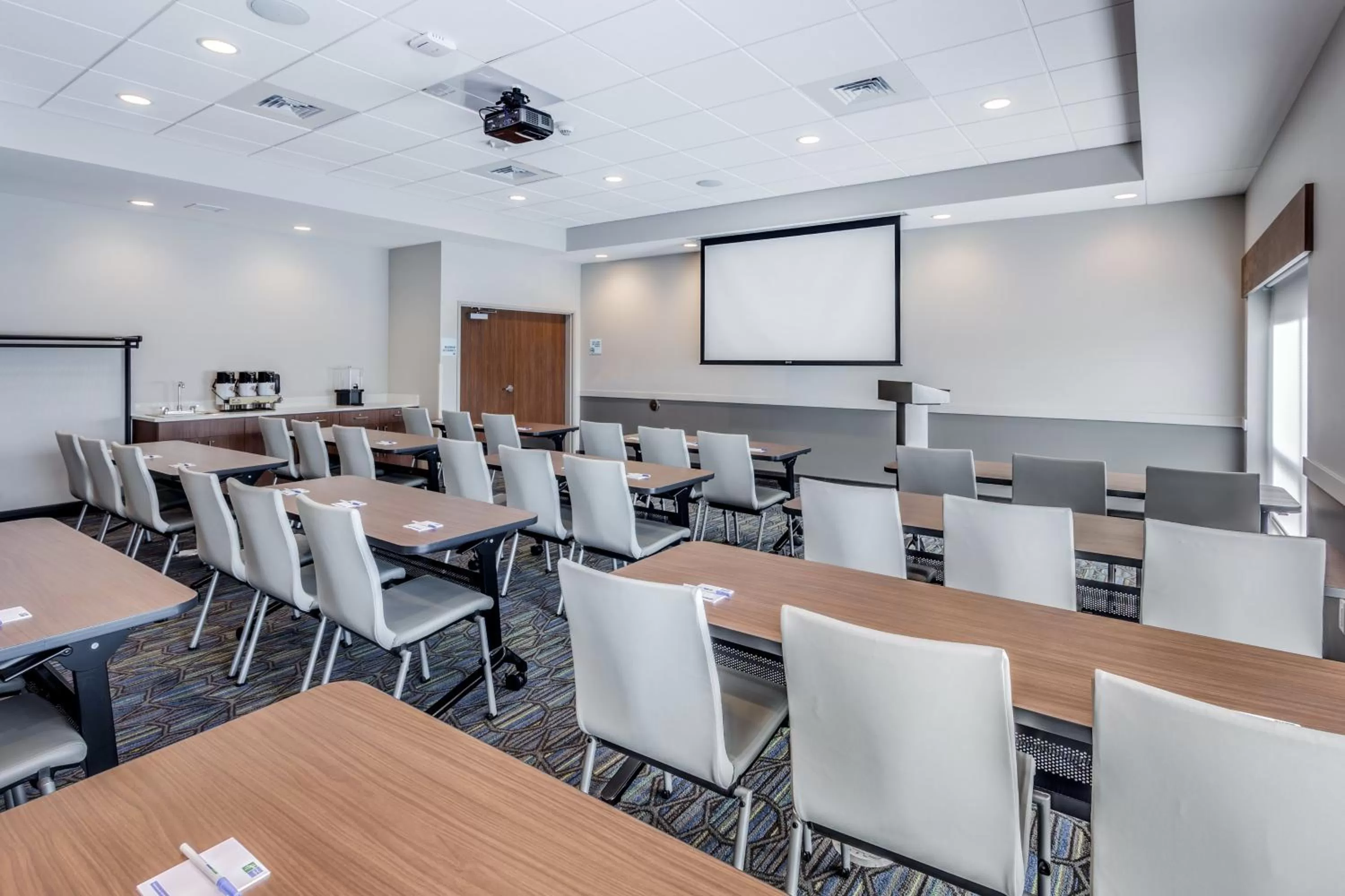 Meeting/conference room in Holiday Inn Express & Suites - Rice Lake by IHG