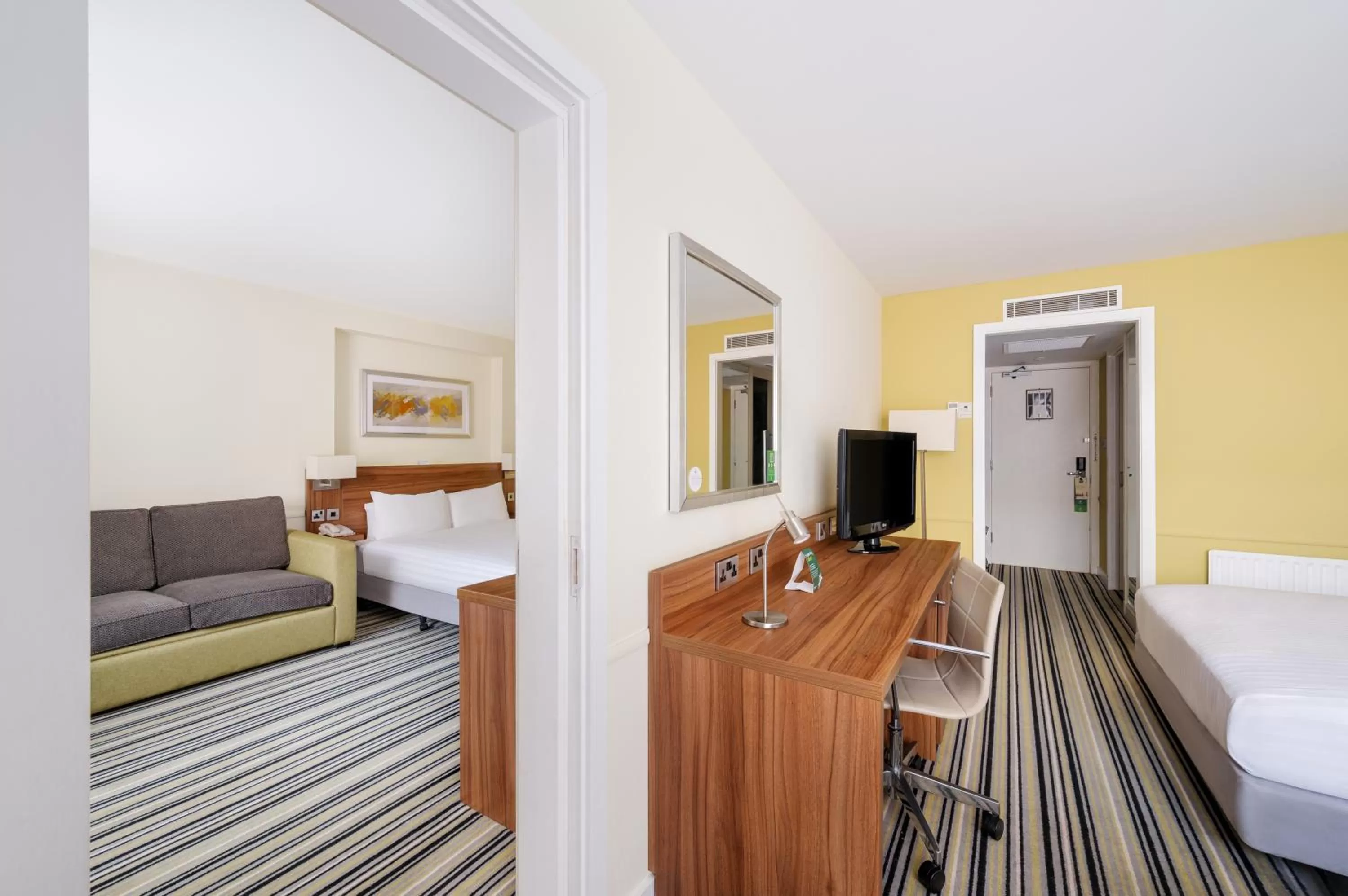 Bed in Holiday Inn Rochester-Chatham by IHG