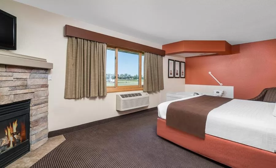 Bedroom, Bed in AmericInn by Wyndham Grafton