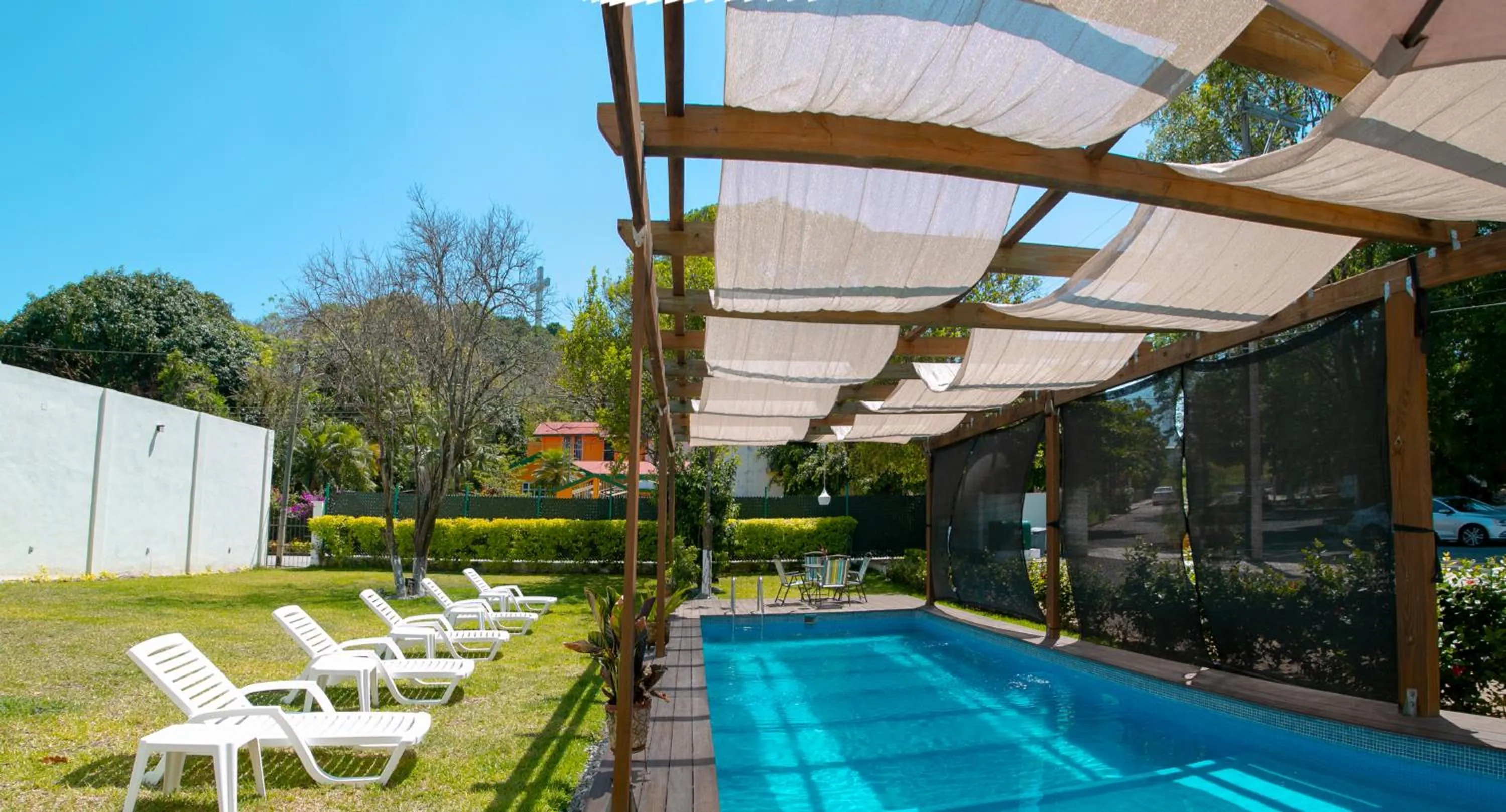 Swimming pool in Relax Inn Suites