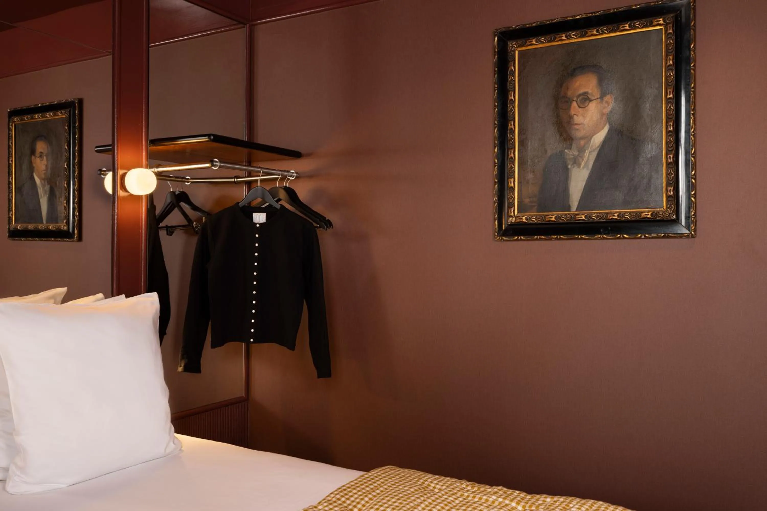 wardrobe, Bathroom in Hôtel du Home Moderne