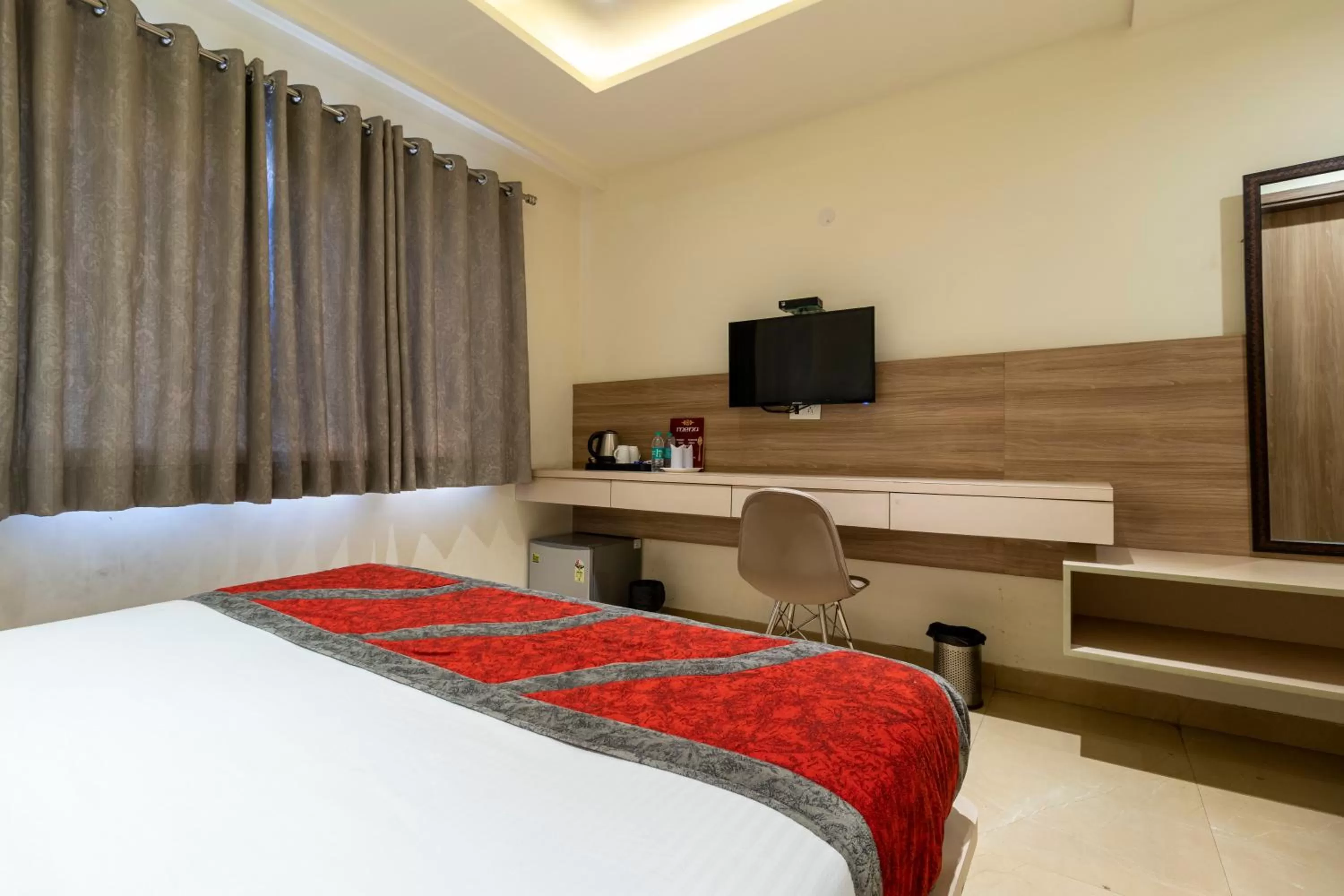 Bedroom, Bed in Hotel Tripple Tree - Karol Bagh