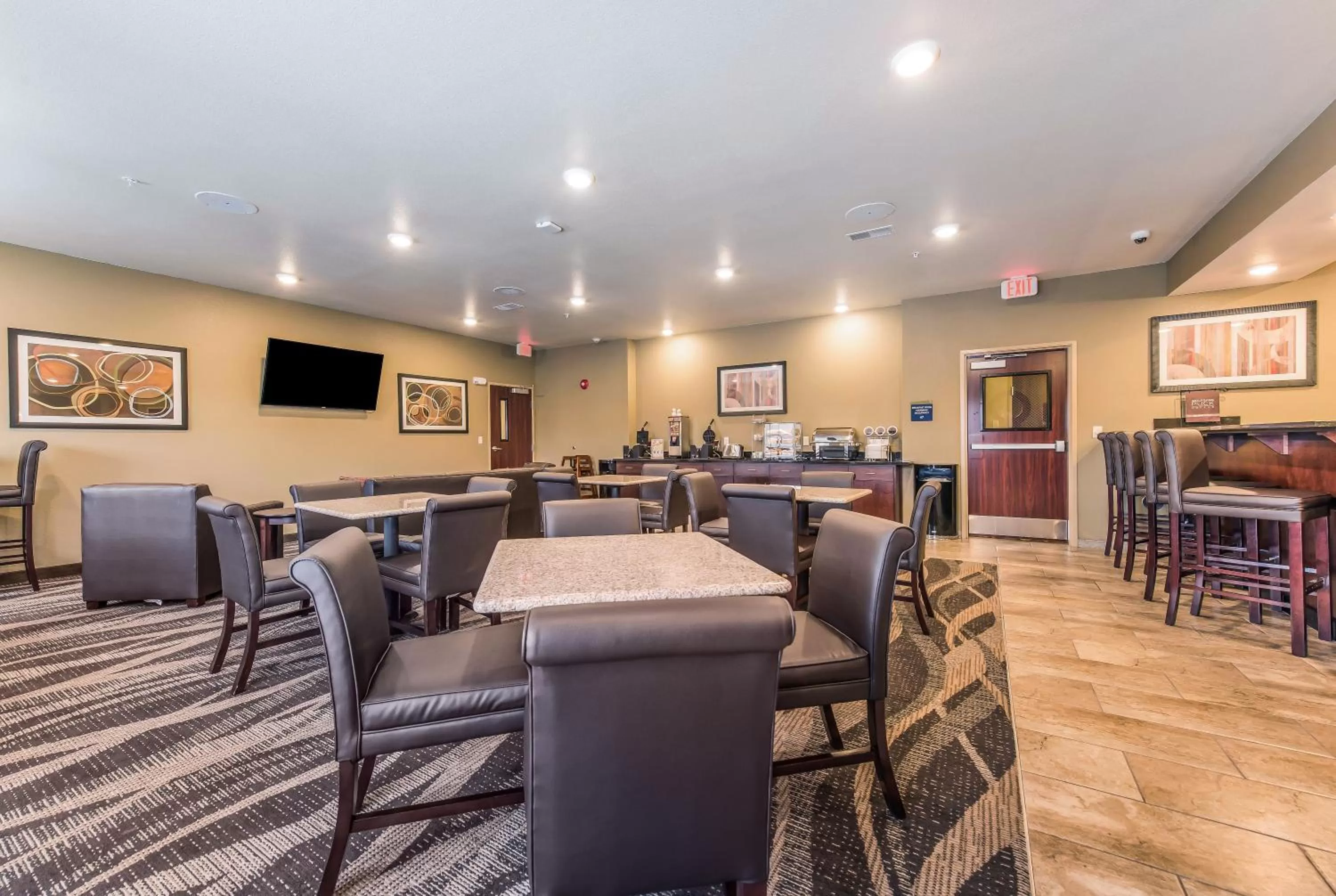 Breakfast in Cobblestone Hotel & Suites - Hutchinson