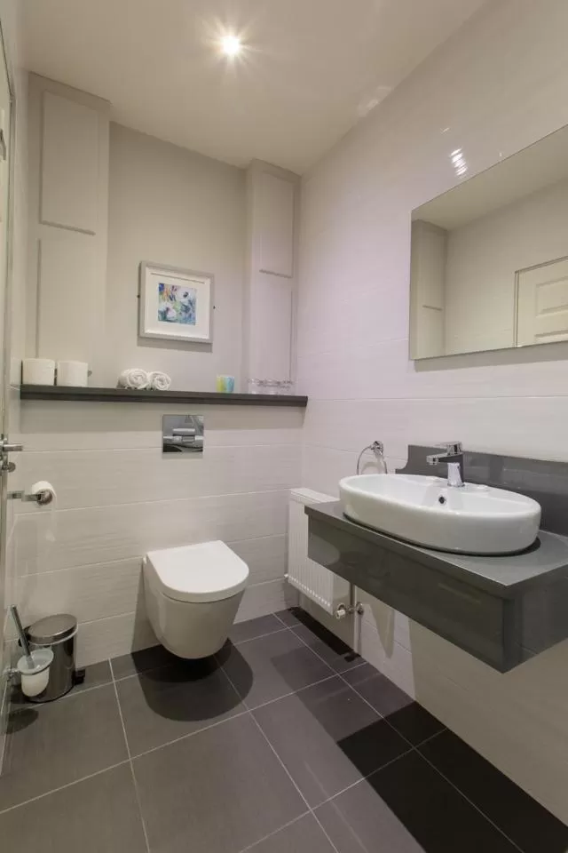 Bathroom in Grand Hotel Tralee