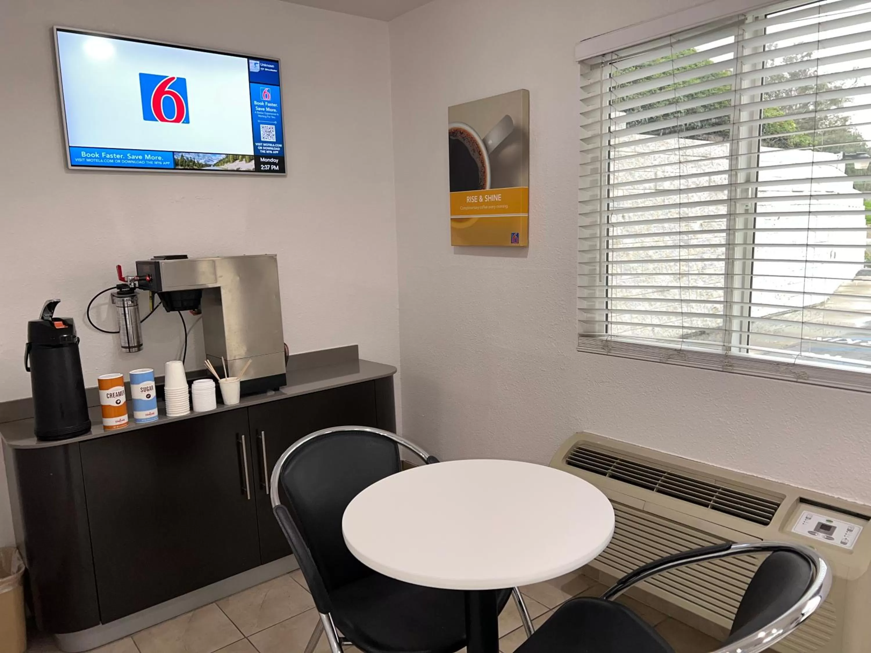 Coffee/tea facilities in Motel 6-Orange, CA - Anaheim