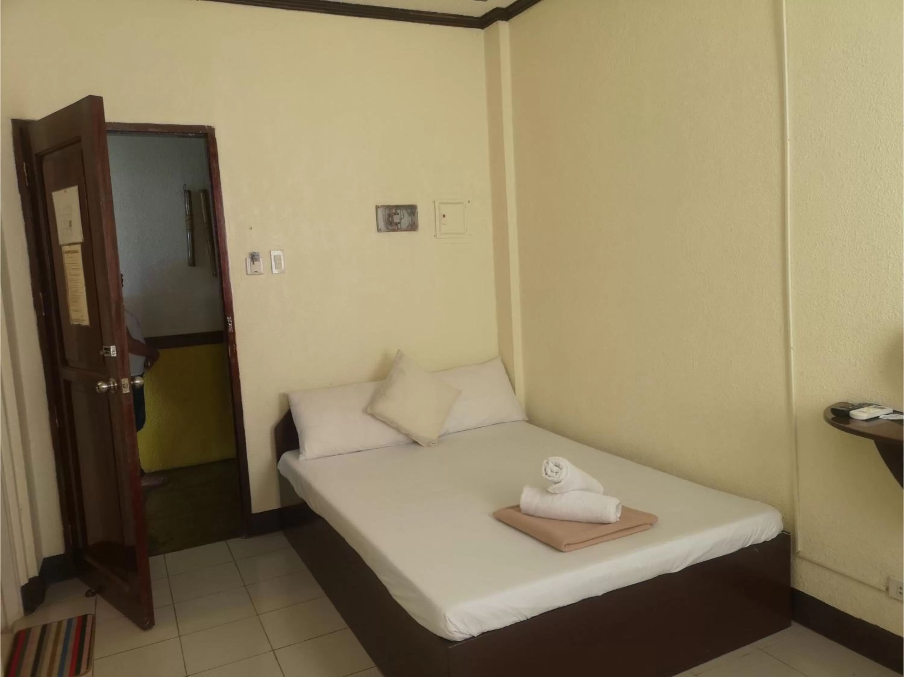 Standard Double Room in OYO 880 Flores De Musa Inn