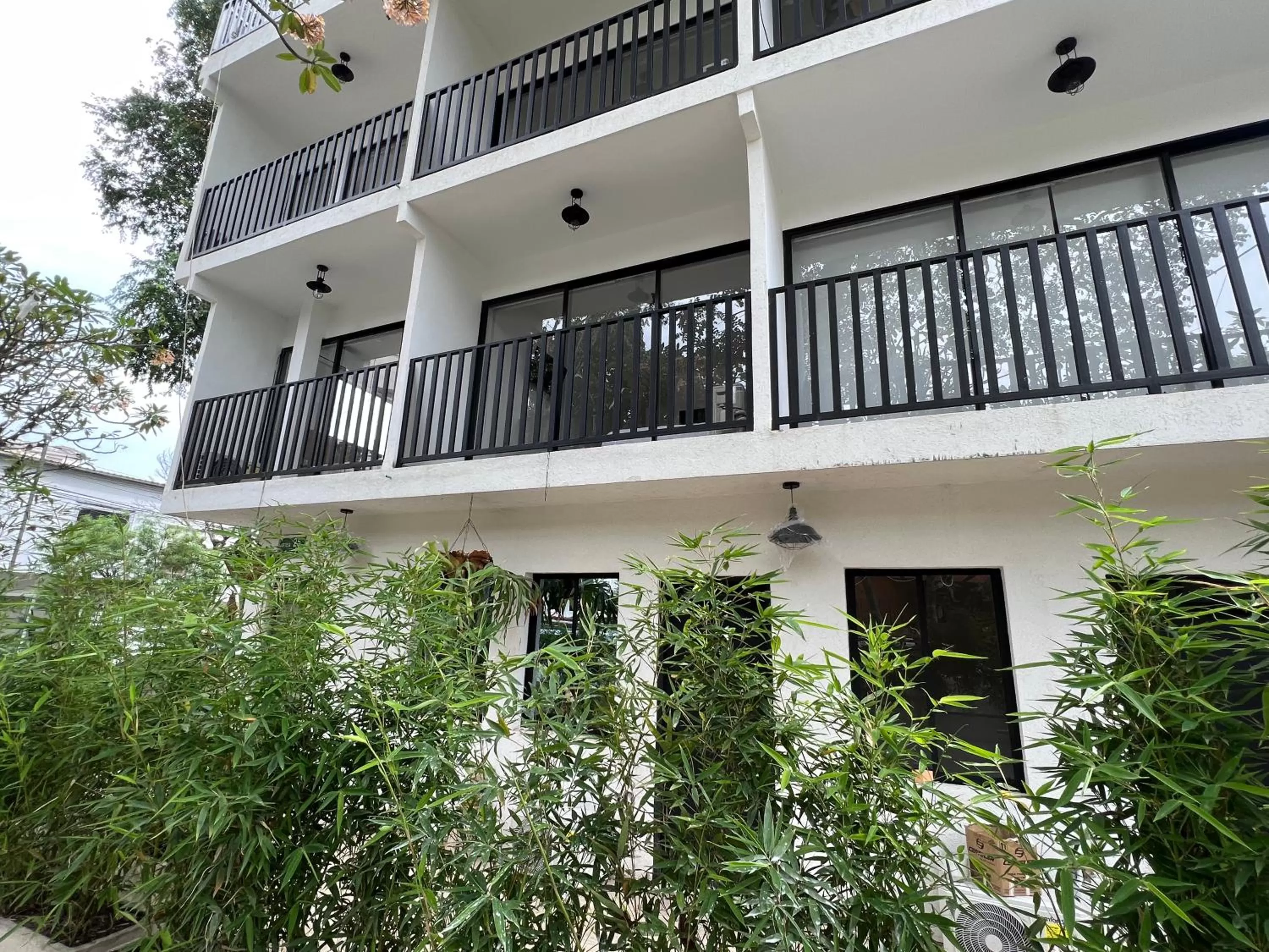 Garden view, Property Building in HOTEL 9.5 SAN FERNANDO