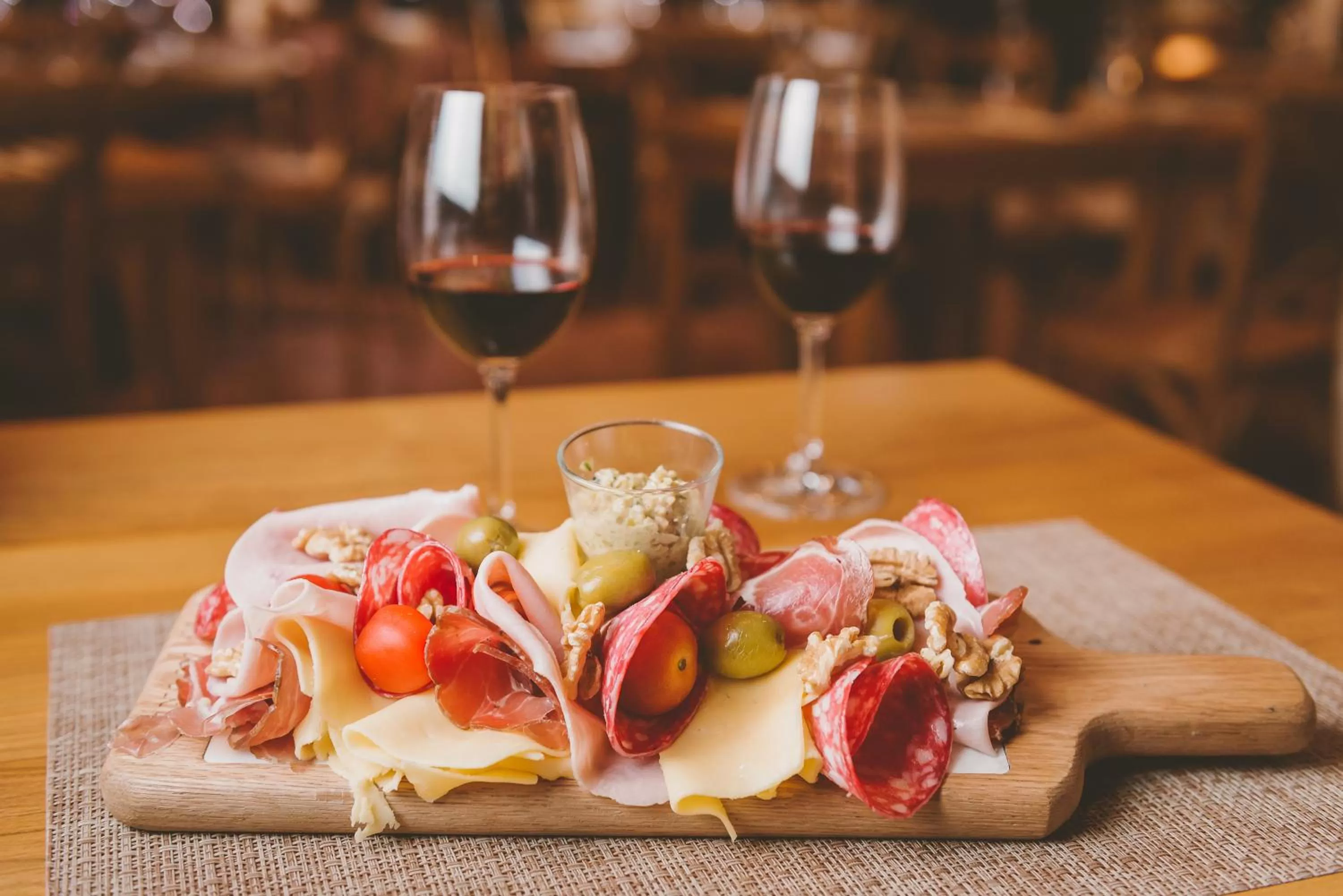 Restaurant/places to eat in Bemar Carmelo Hotel