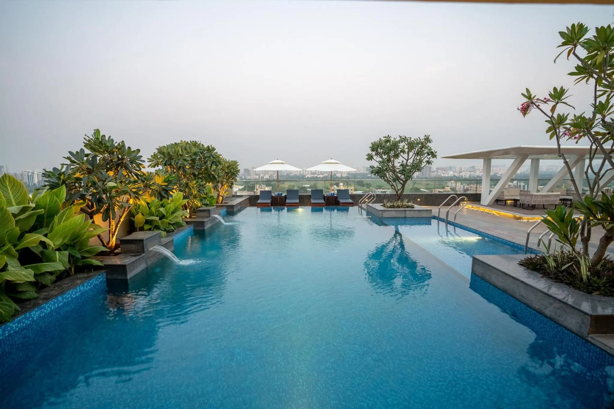 Swimming pool in Radisson Blu Pune Hinjawadi