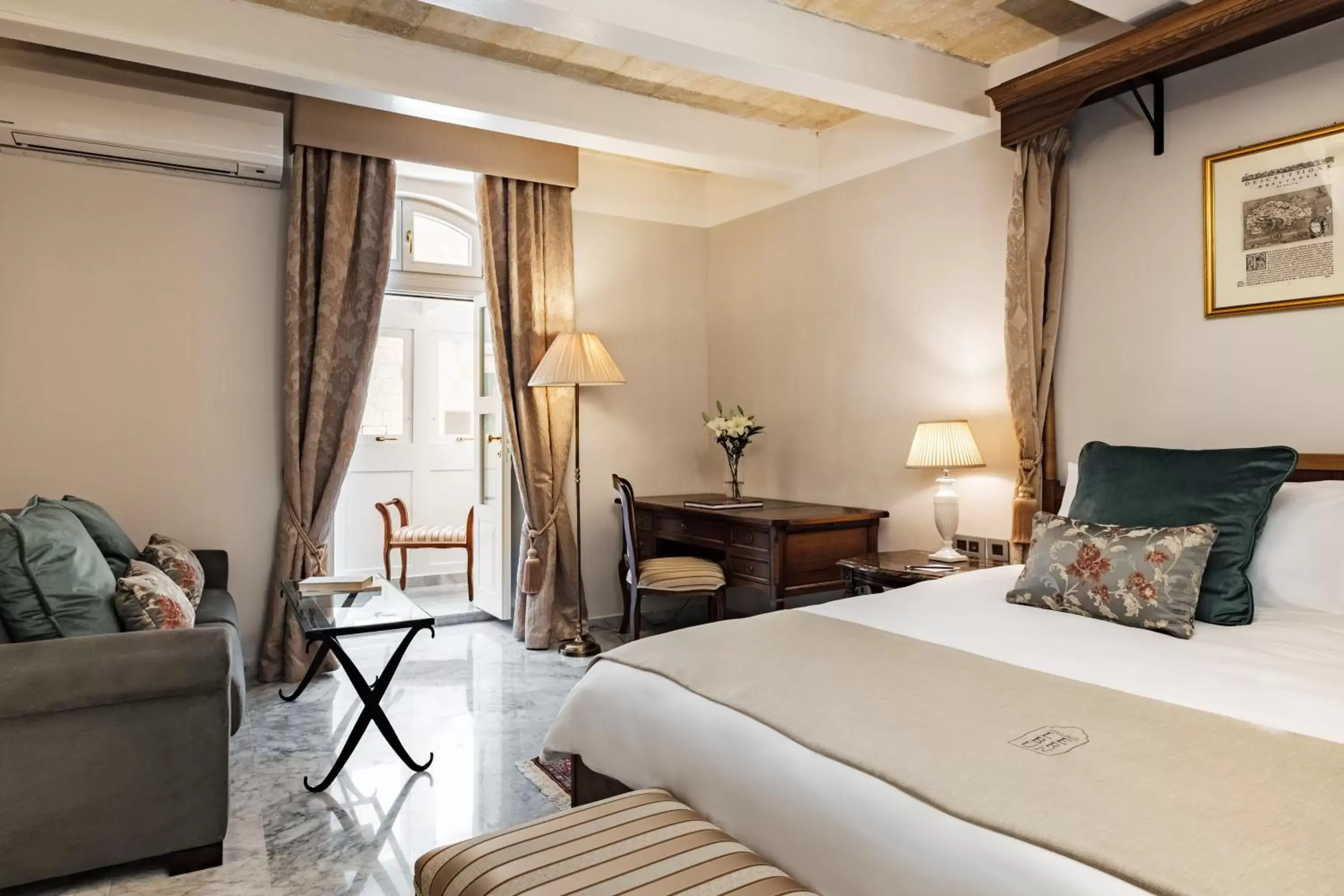 Deluxe Double or Twin Room with Balcony in Palais Le Brun Deluxe Double or Twin Room with Balcony in Palais Le Brun