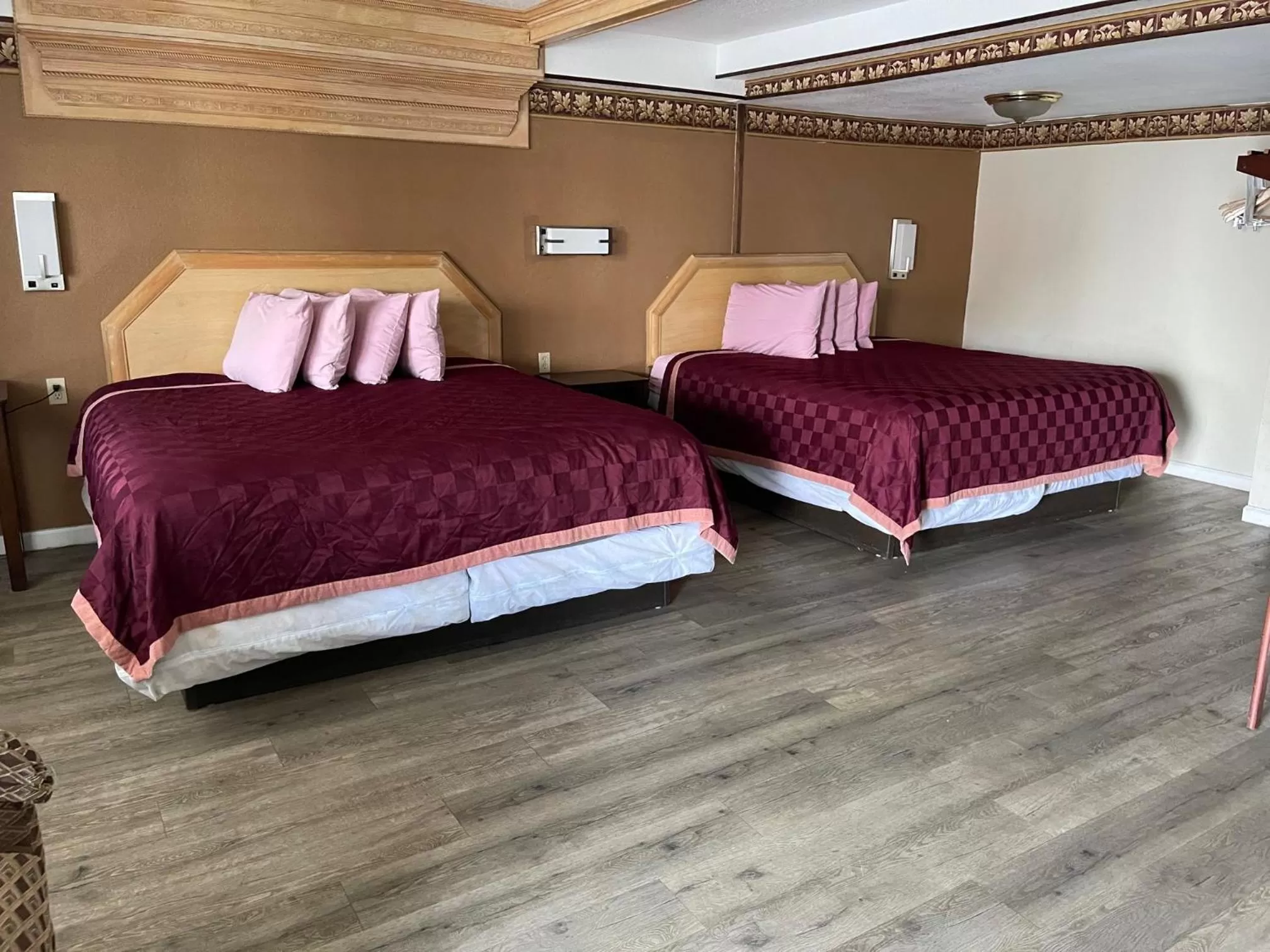 Bed in Budget Inn and Suites Corpus Christi