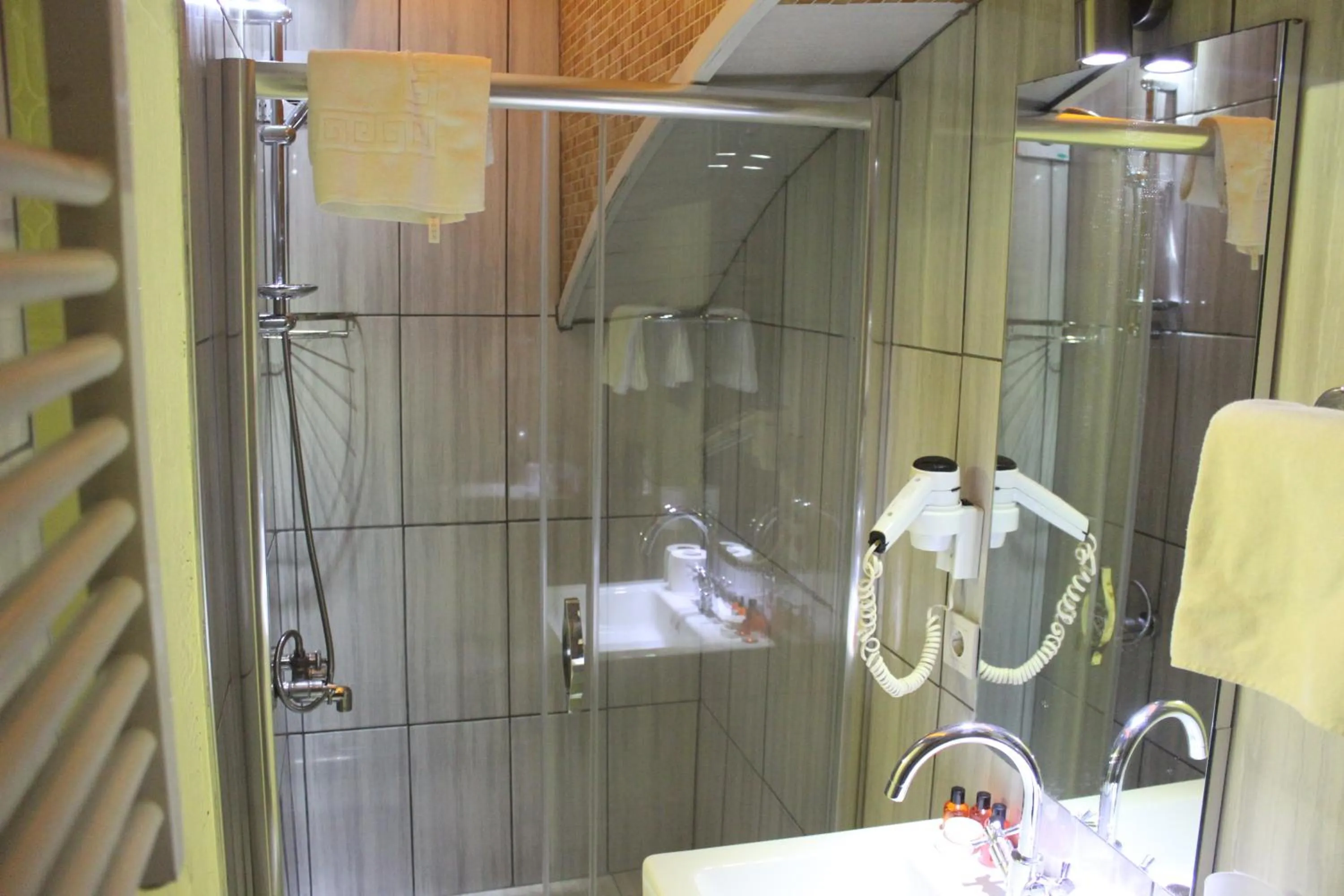 Shower in Element Suites