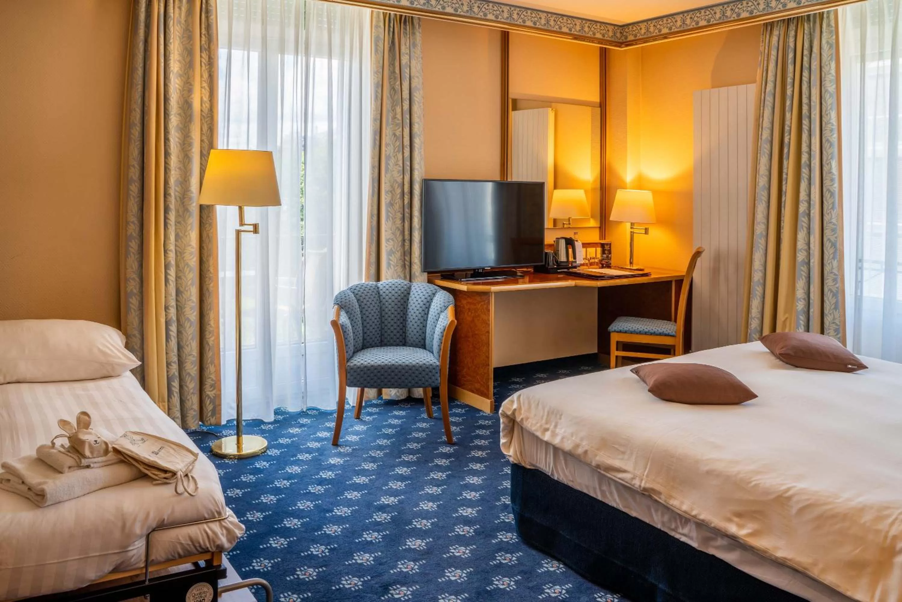 Photo of the whole room, Bed in Hotel Mirabeau, BW Signature Collection, Lausanne