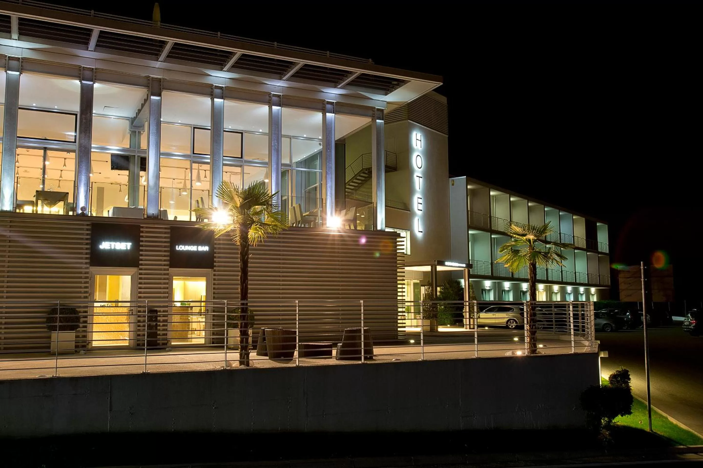 Restaurant/places to eat in Hotel Horizon