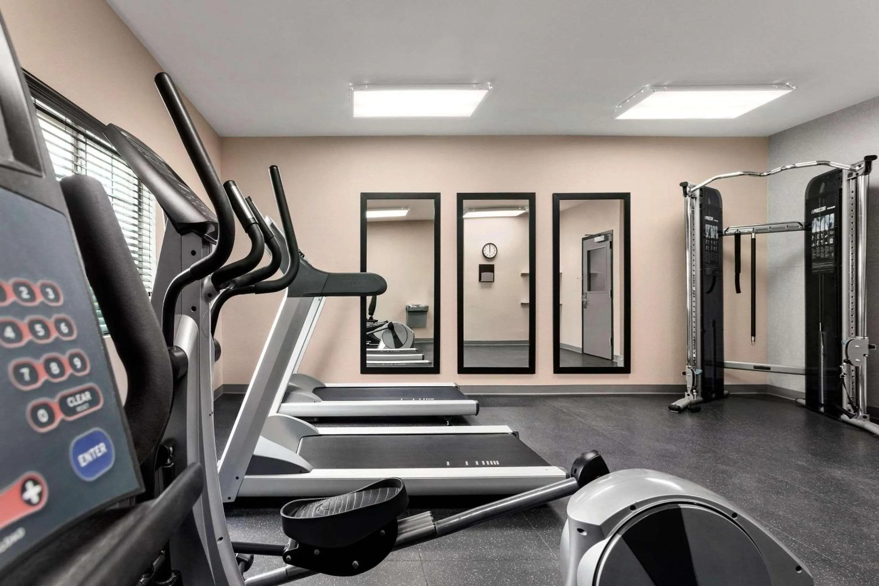 Fitness centre/facilities in Country Inn & Suites by Radisson, Shreveport-Airport, LA