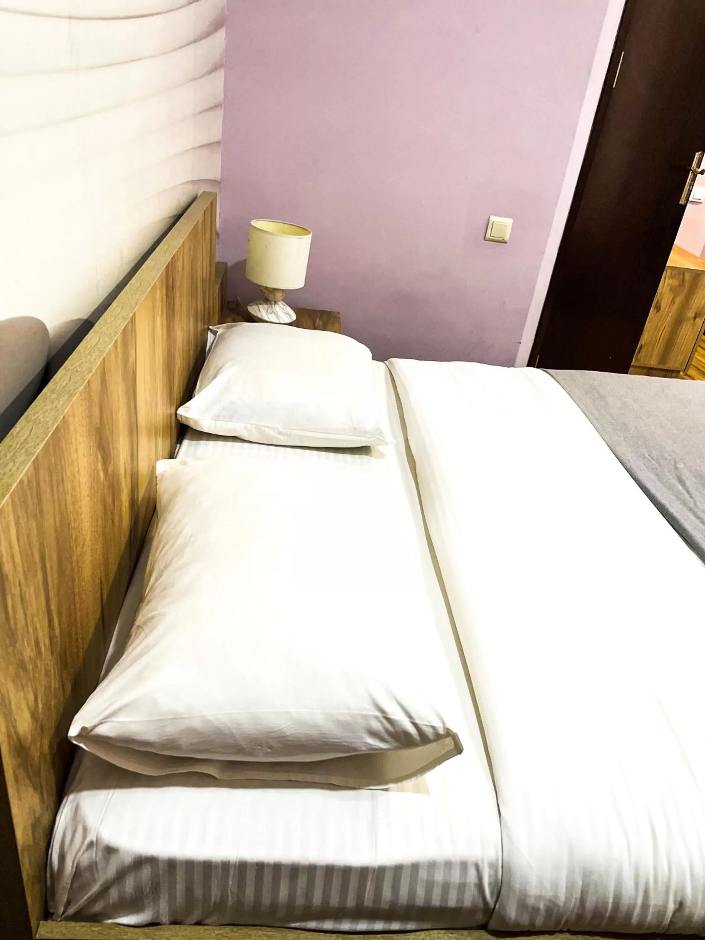 Bed in Hotel Dcorner