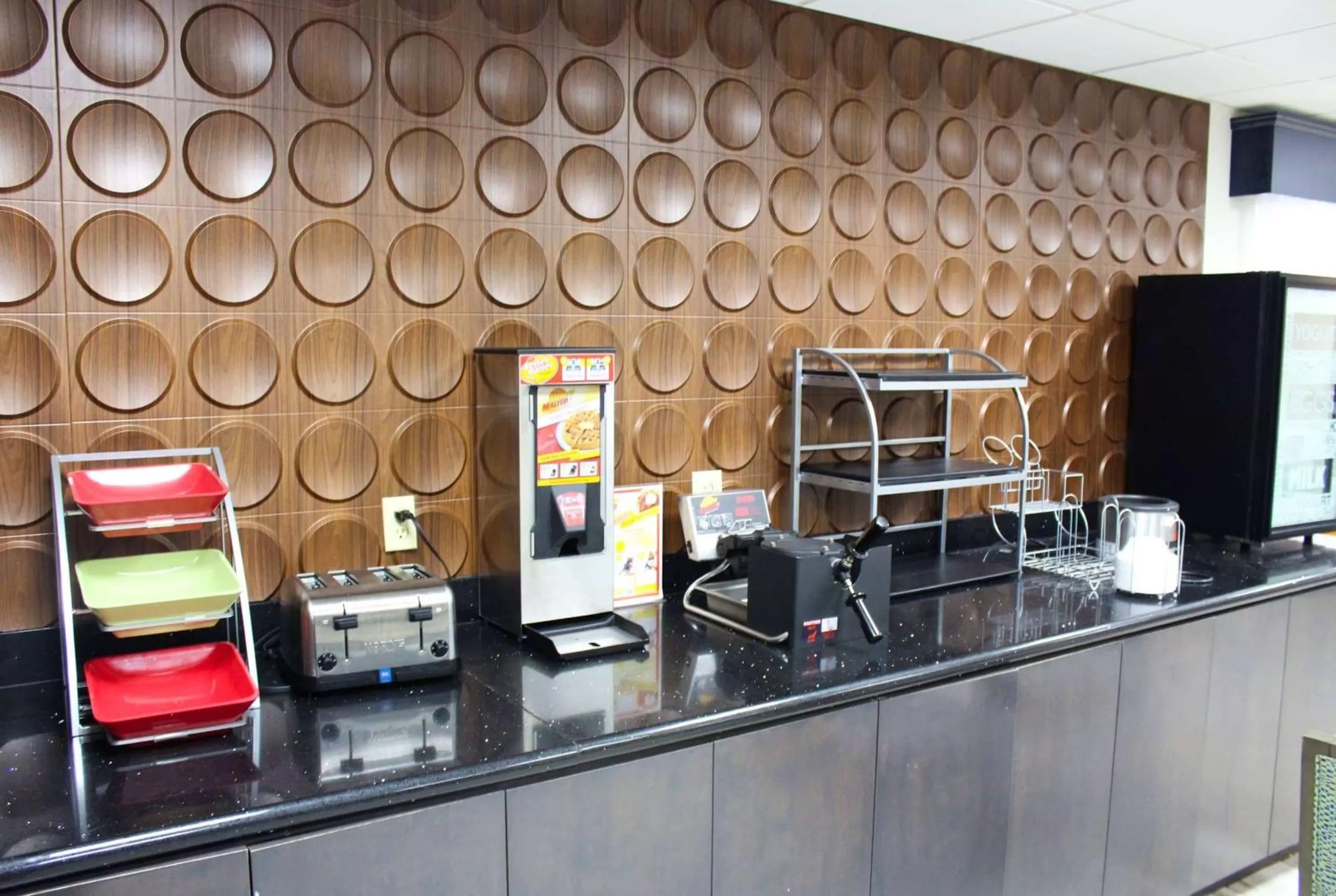 Restaurant/places to eat in Wingate by Wyndham Port Wentworth Savannah Area