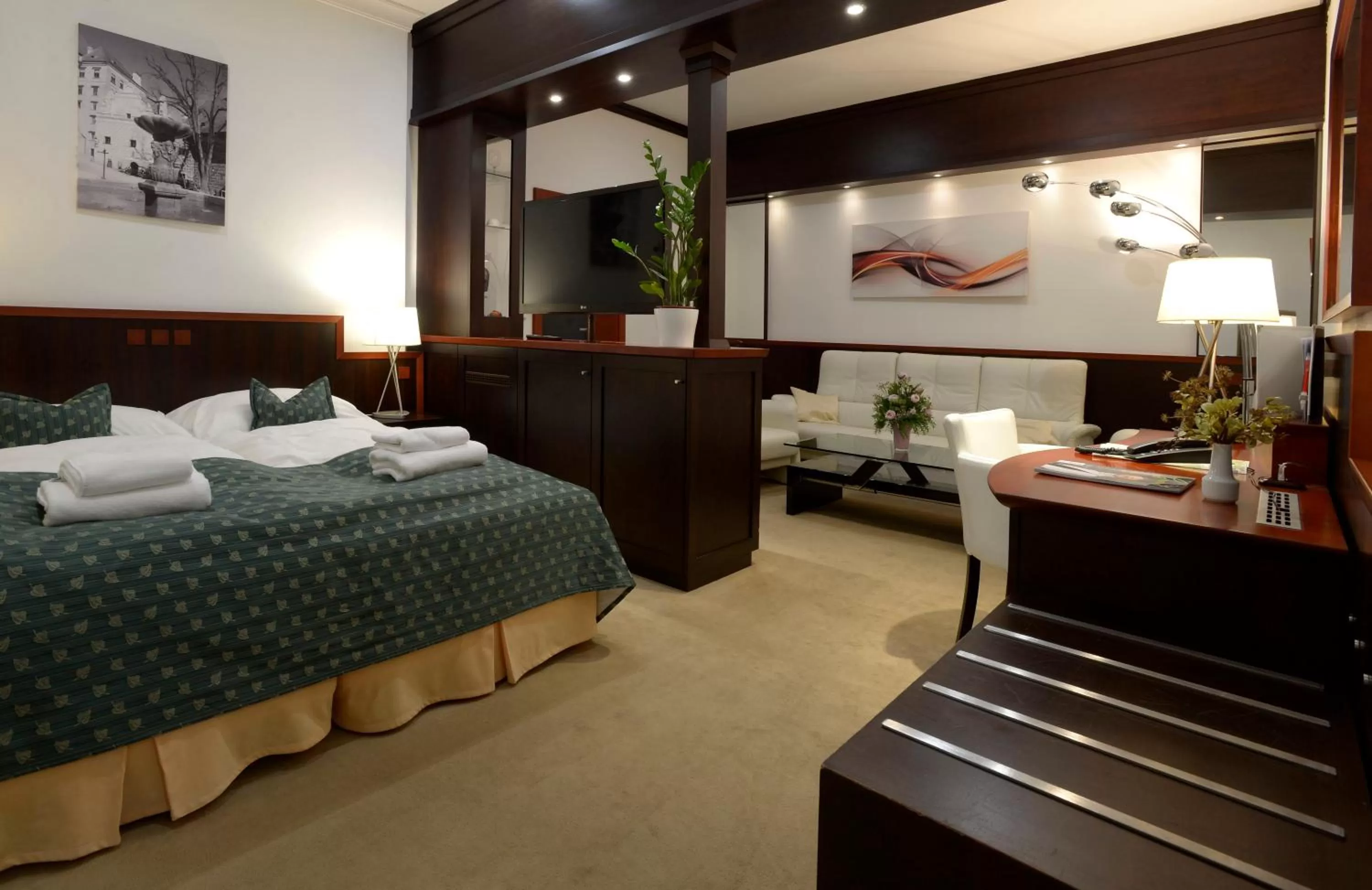 Bedroom, Bed in Hotel Grand