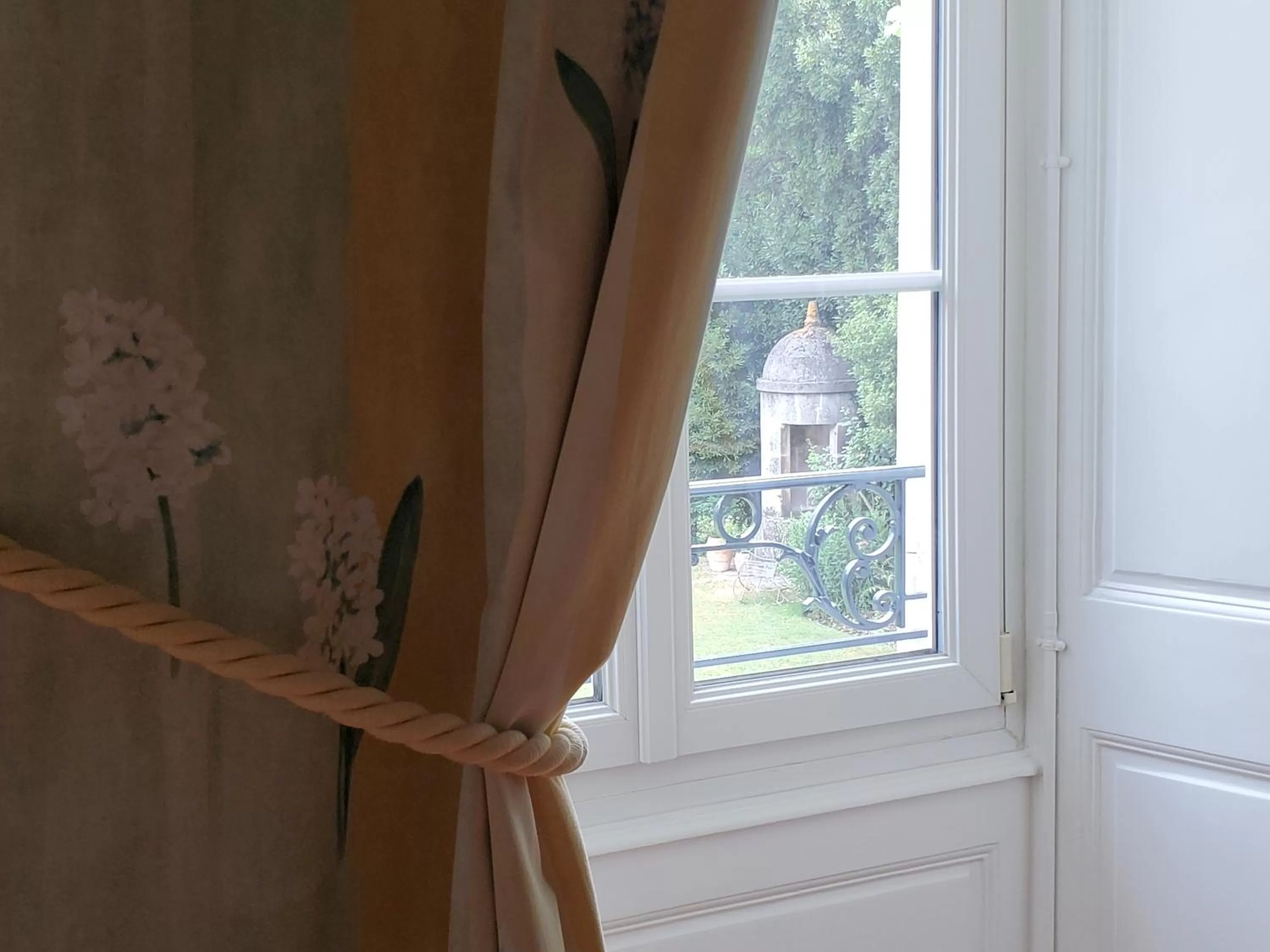 Garden view in Logis des Tourelles