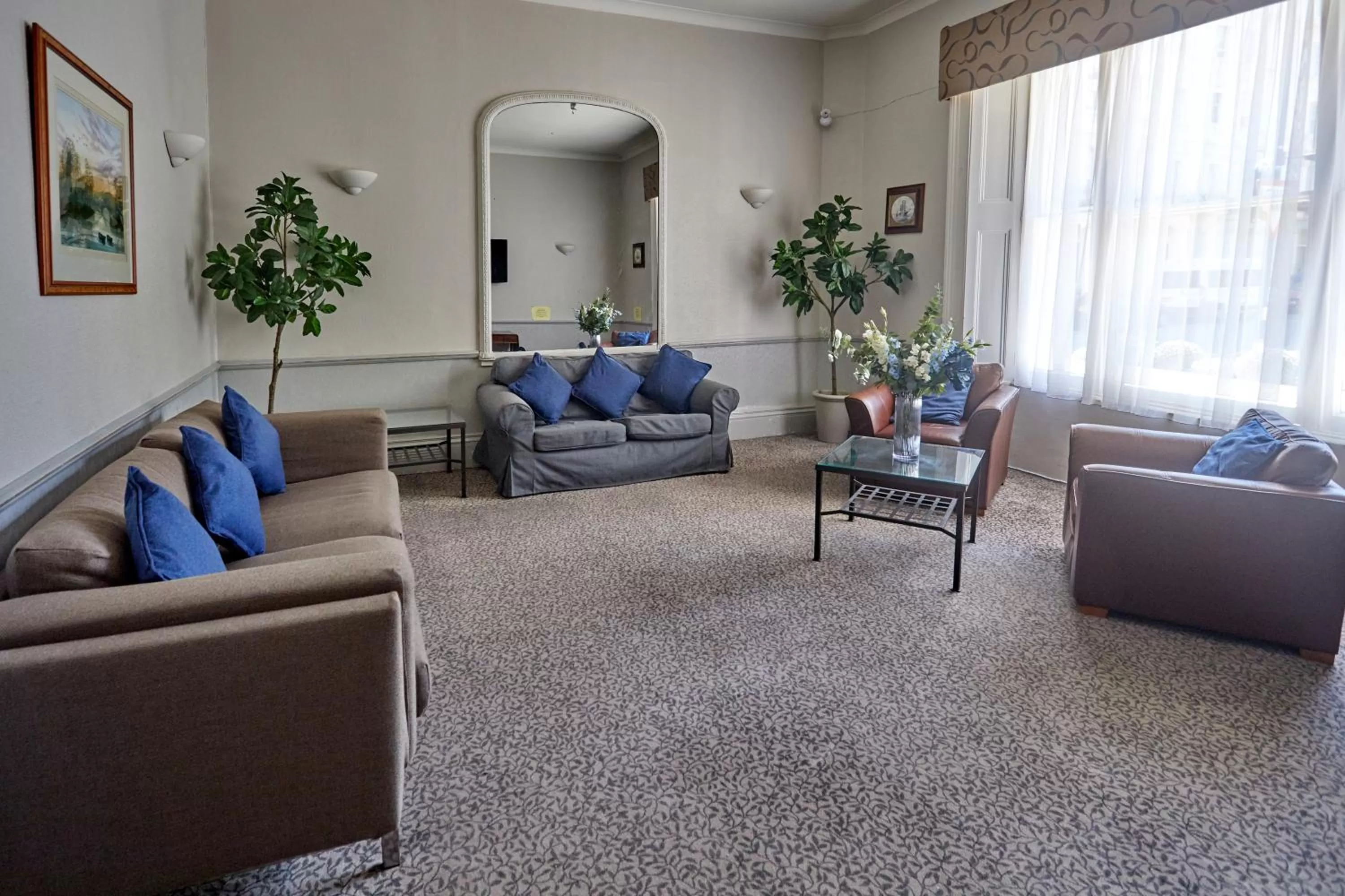 Communal lounge/ TV room in Lords Hotel