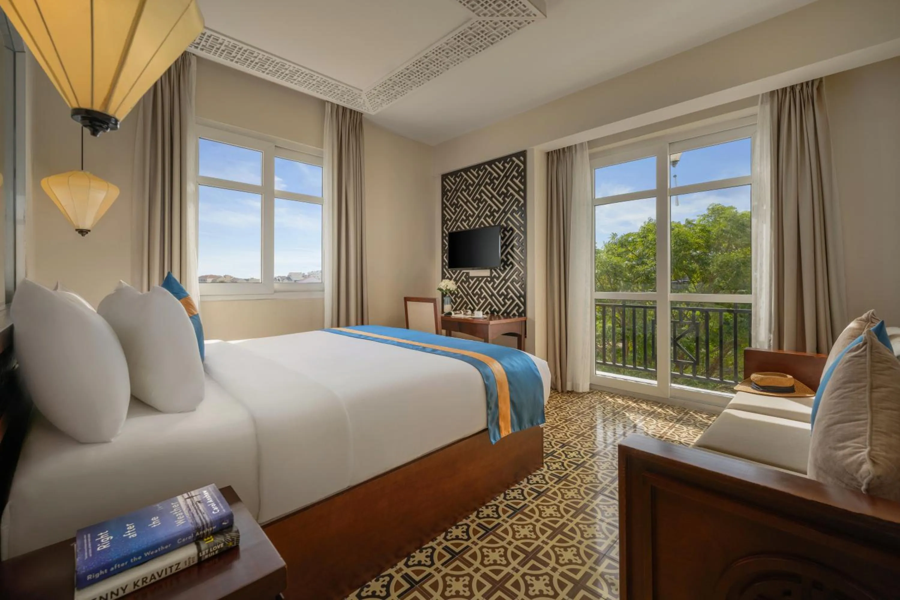 Bed in Royal Riverside Hoi An Hotel & Spa