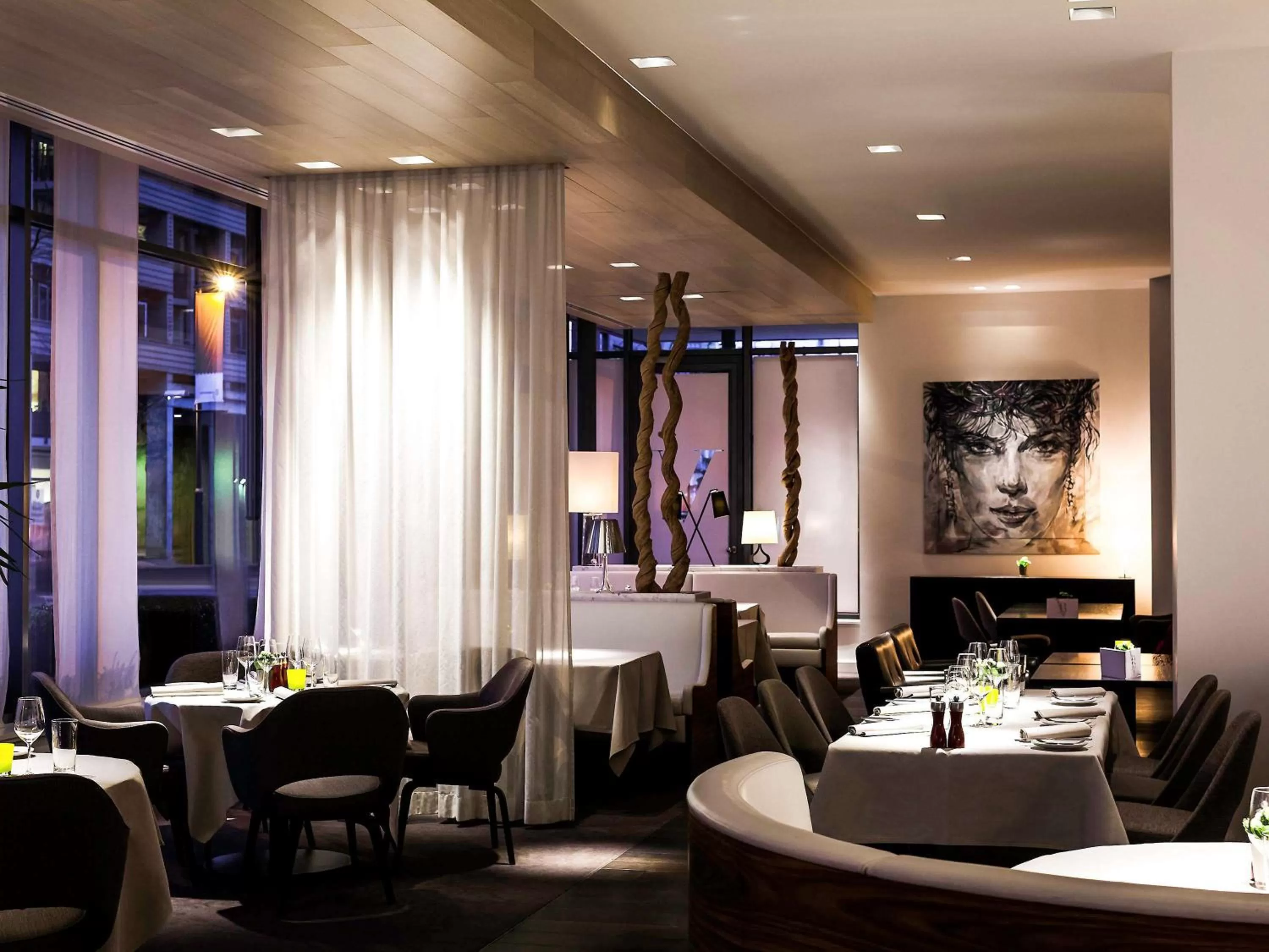 Dining area in Pullman Eindhoven Cocagne