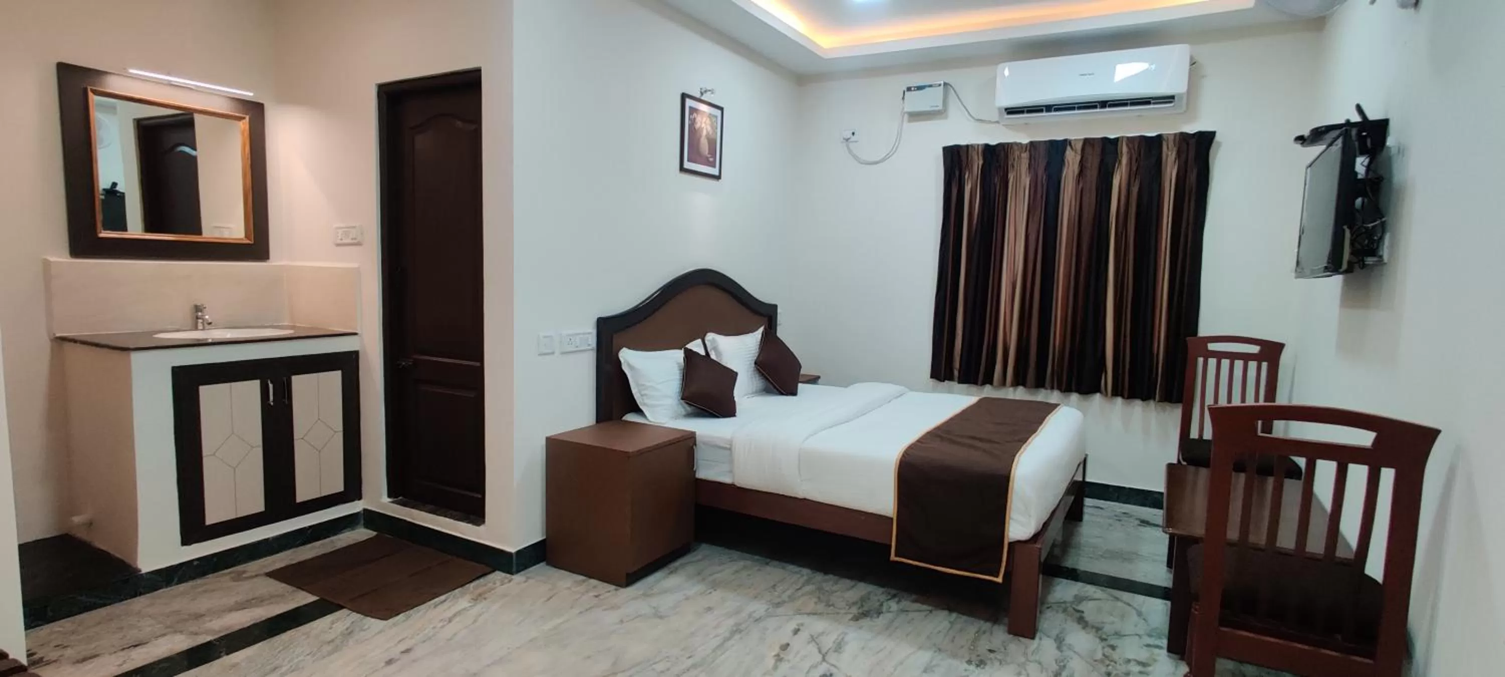 Bed in Rmc travellers inn