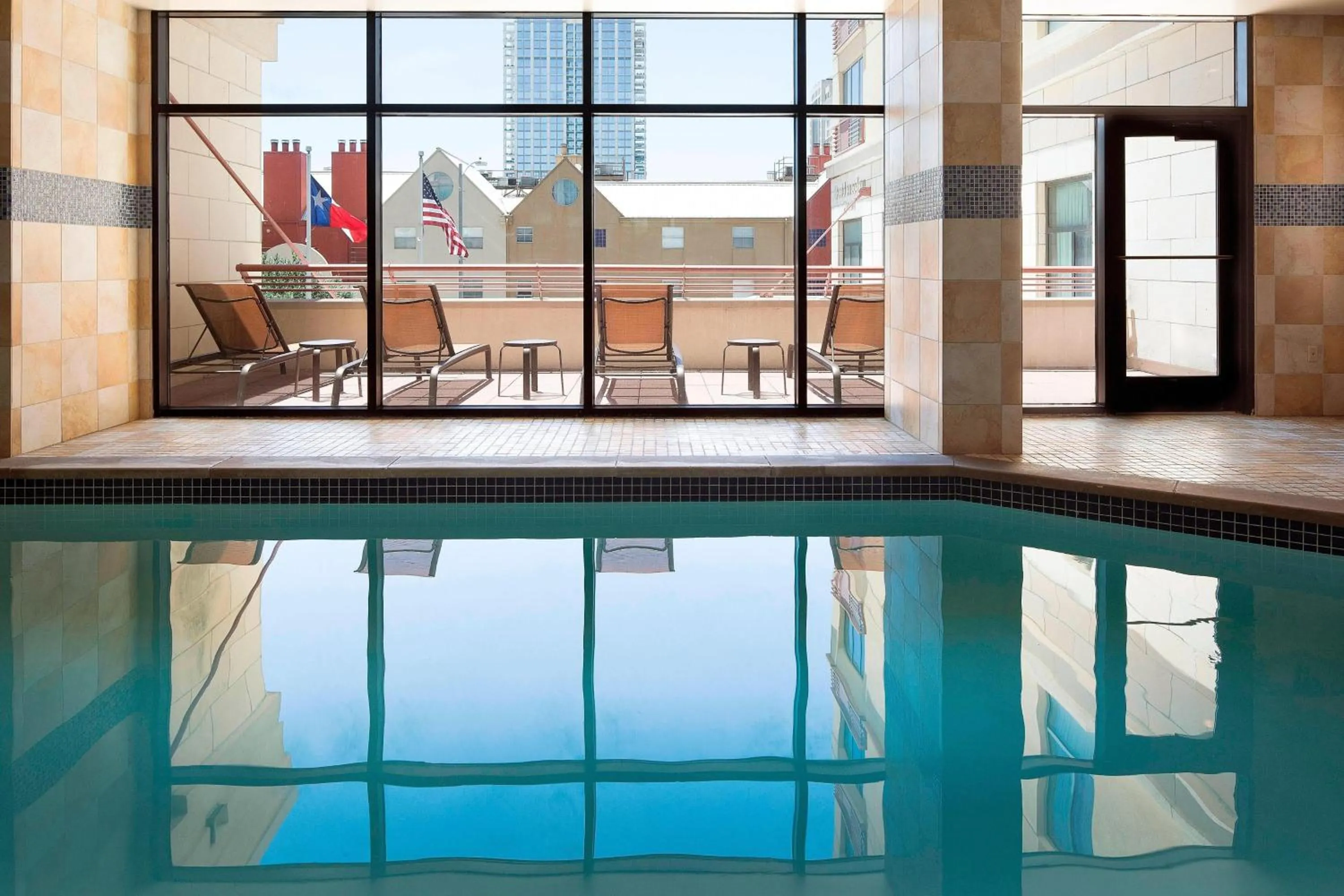 Swimming pool in Residence Inn Austin Downtown / Convention Center