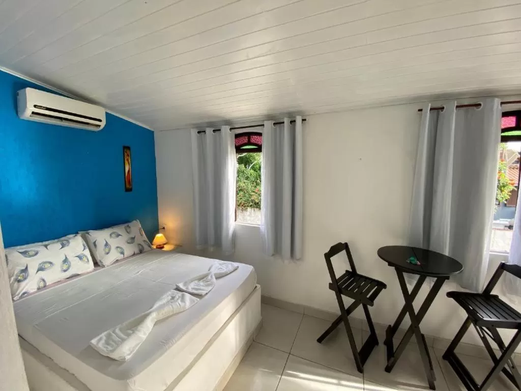 Photo of the whole room, Bed in Pousada Porto Búzios