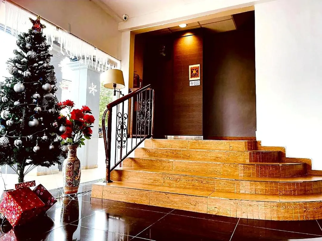 Golden Court Hotel - Sri Pelangi