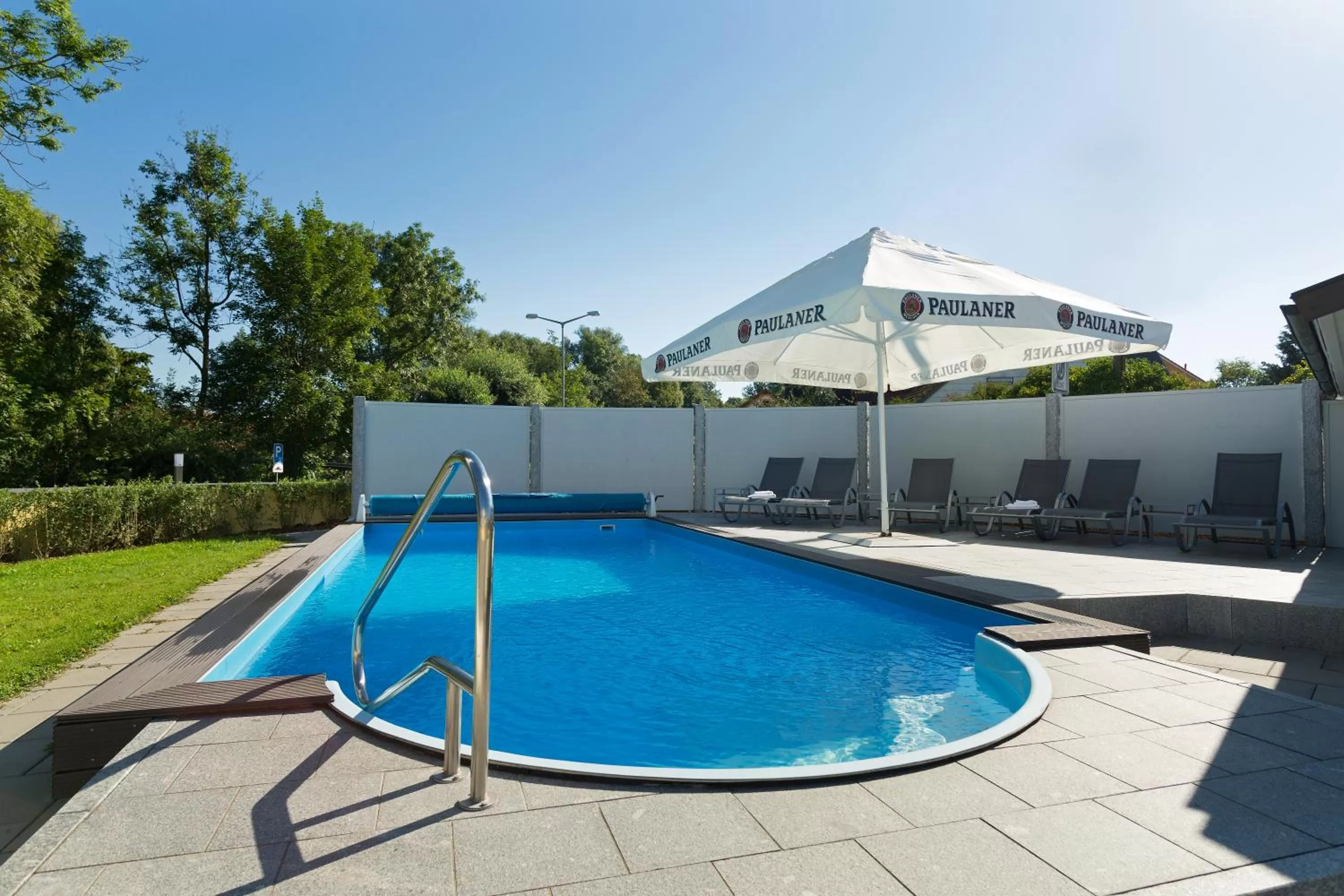 Swimming pool in Landhotel Restaurant Huberhof Allershausen
