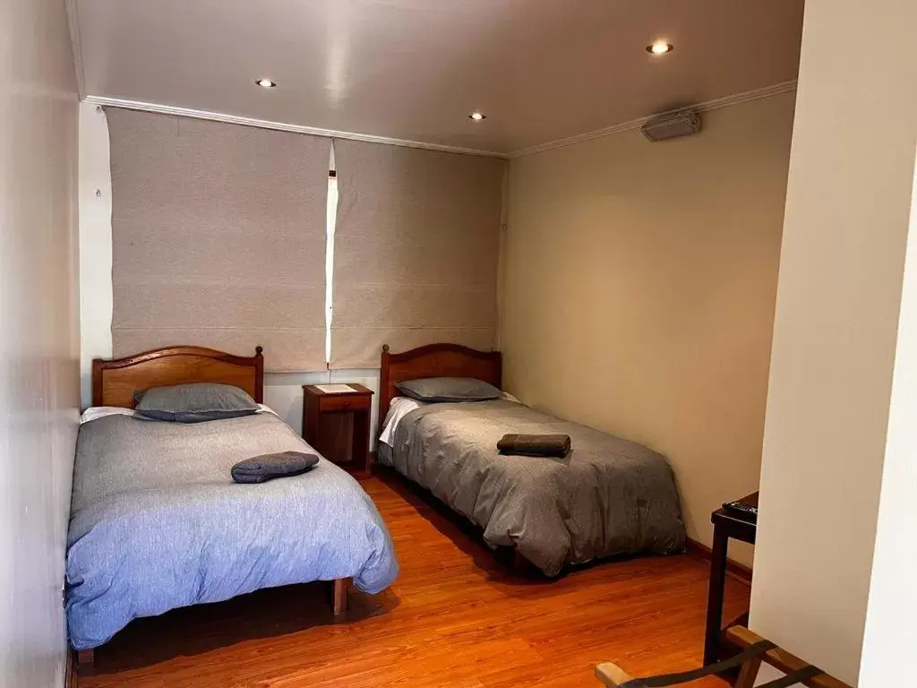 Twin Room in Hotel y Cabañas Villarrica Twin Room in Hotel y Cabañas Villarrica