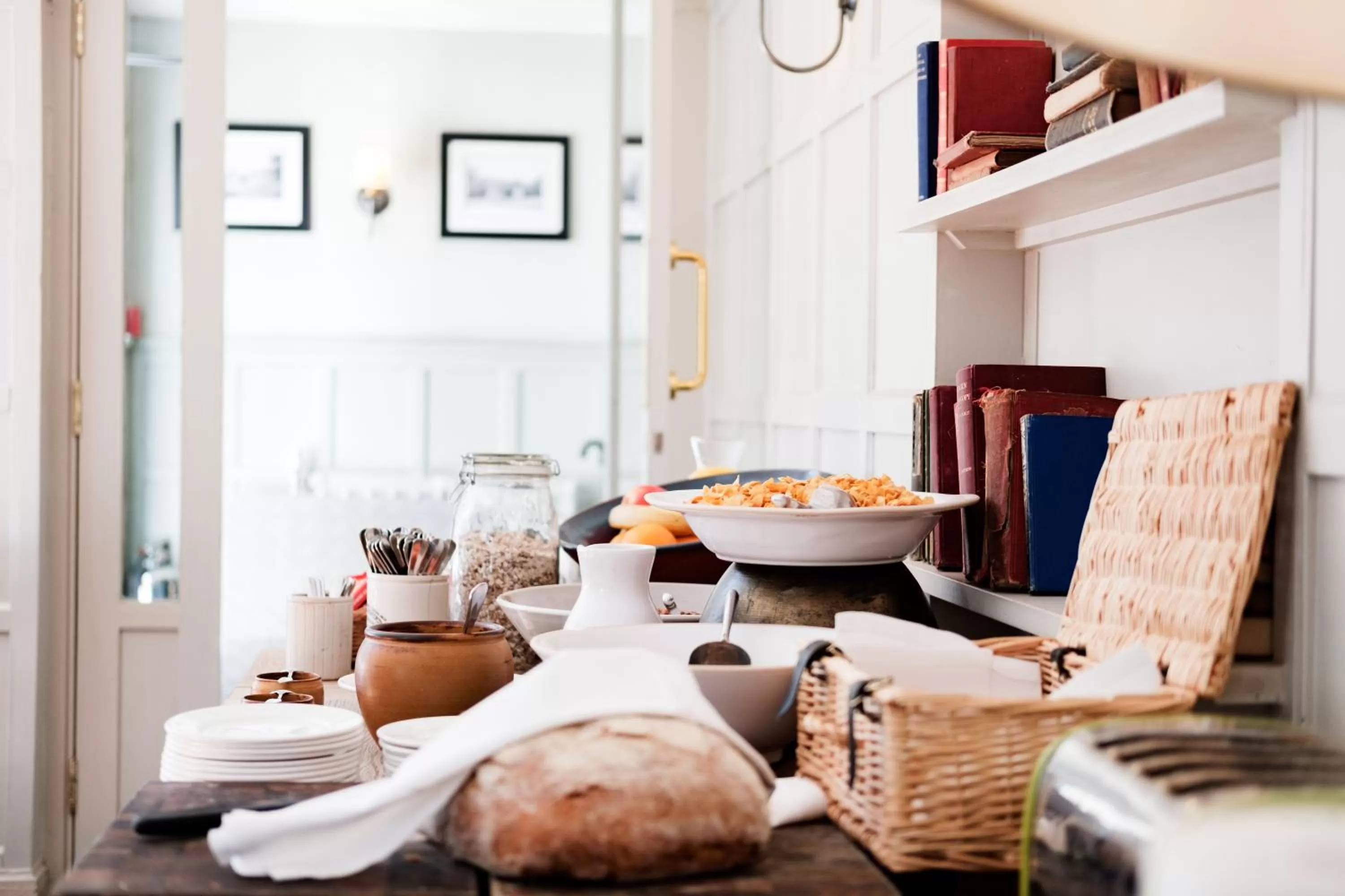 Food and drinks in Bel And The Dragon-Churt