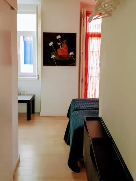 TV/Entertainment Center in Tings Lisbon