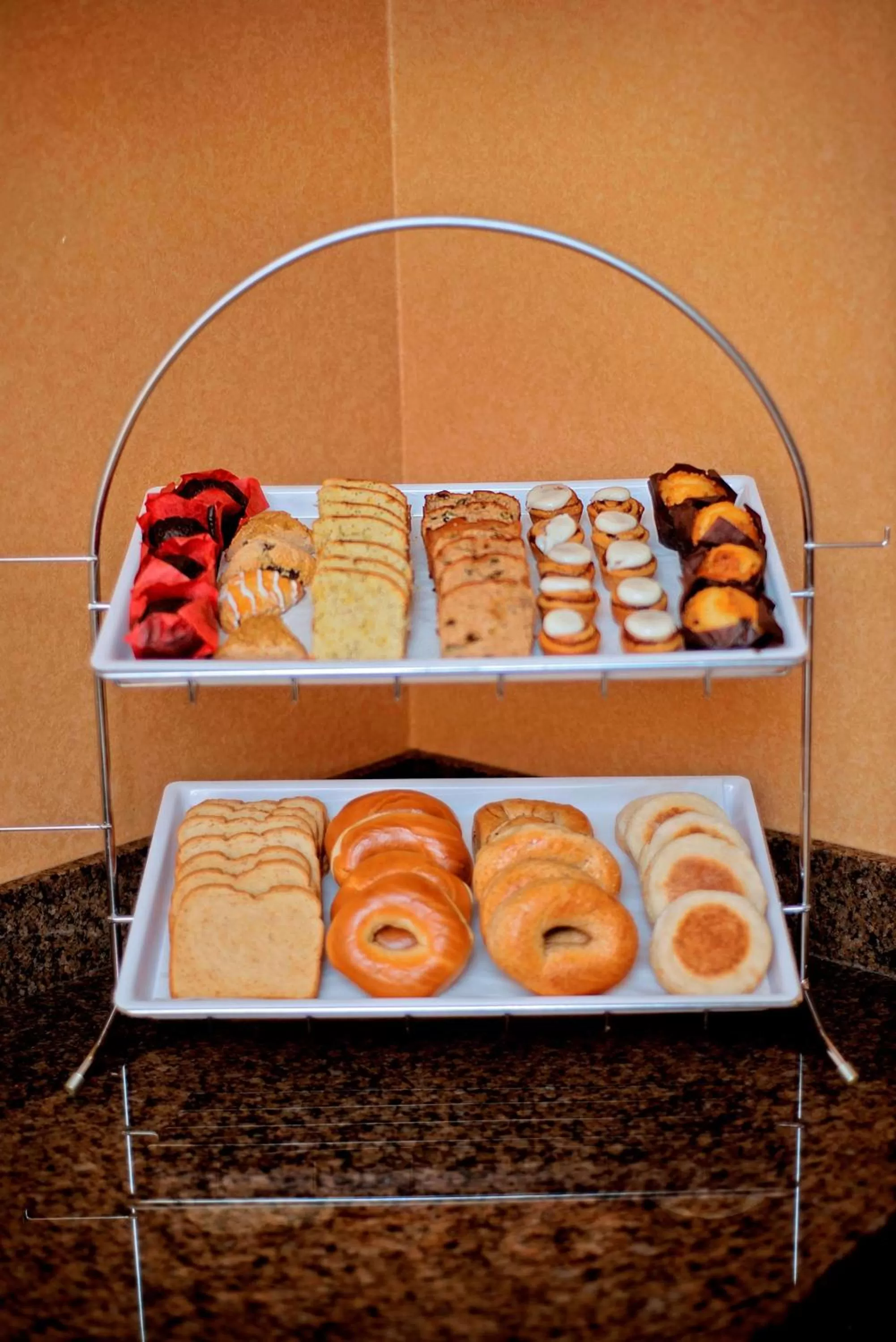Dining area in Hampton Inn Evanston