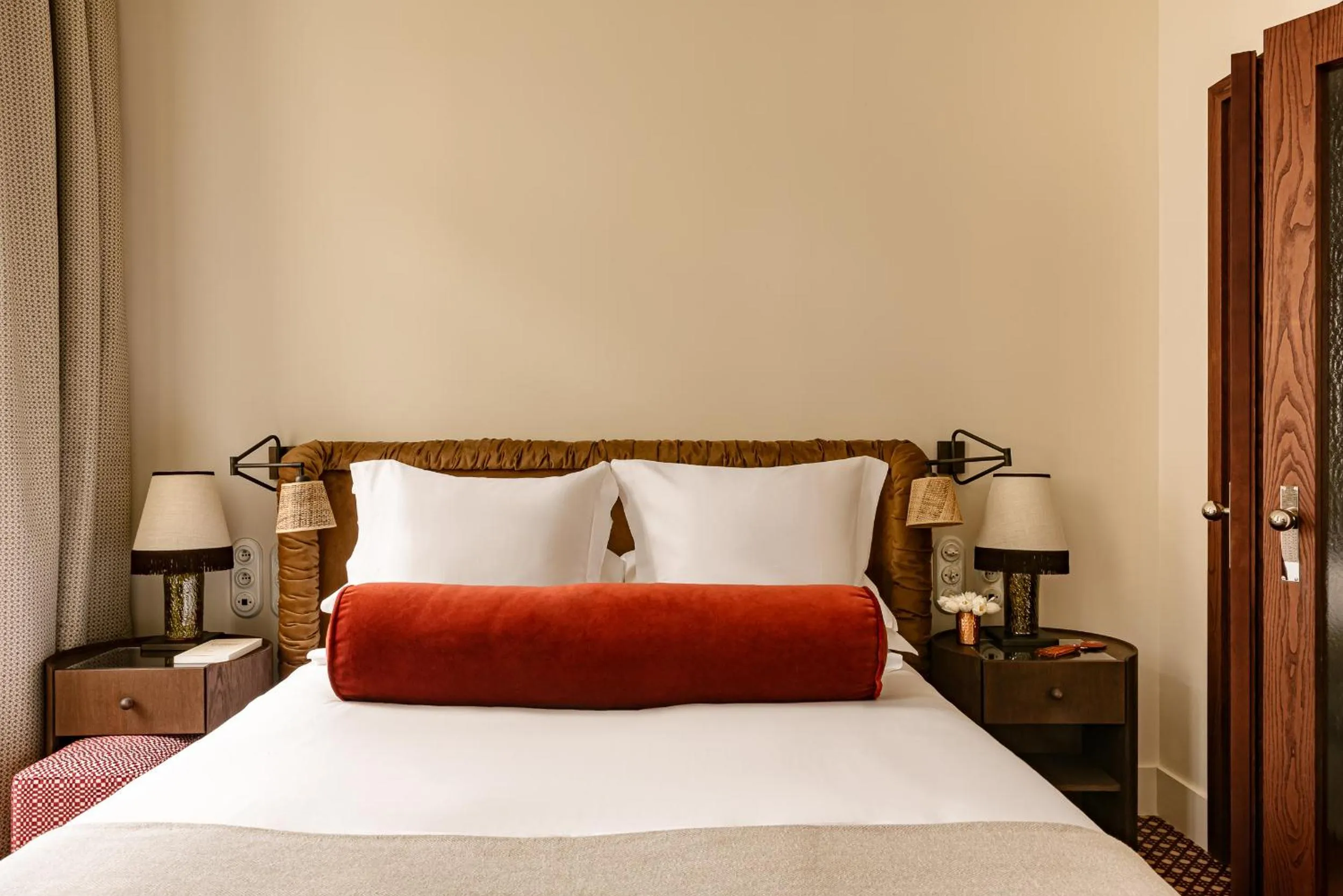 Bedroom, Bed in Château des Fleurs Hôtel & Spa Paris