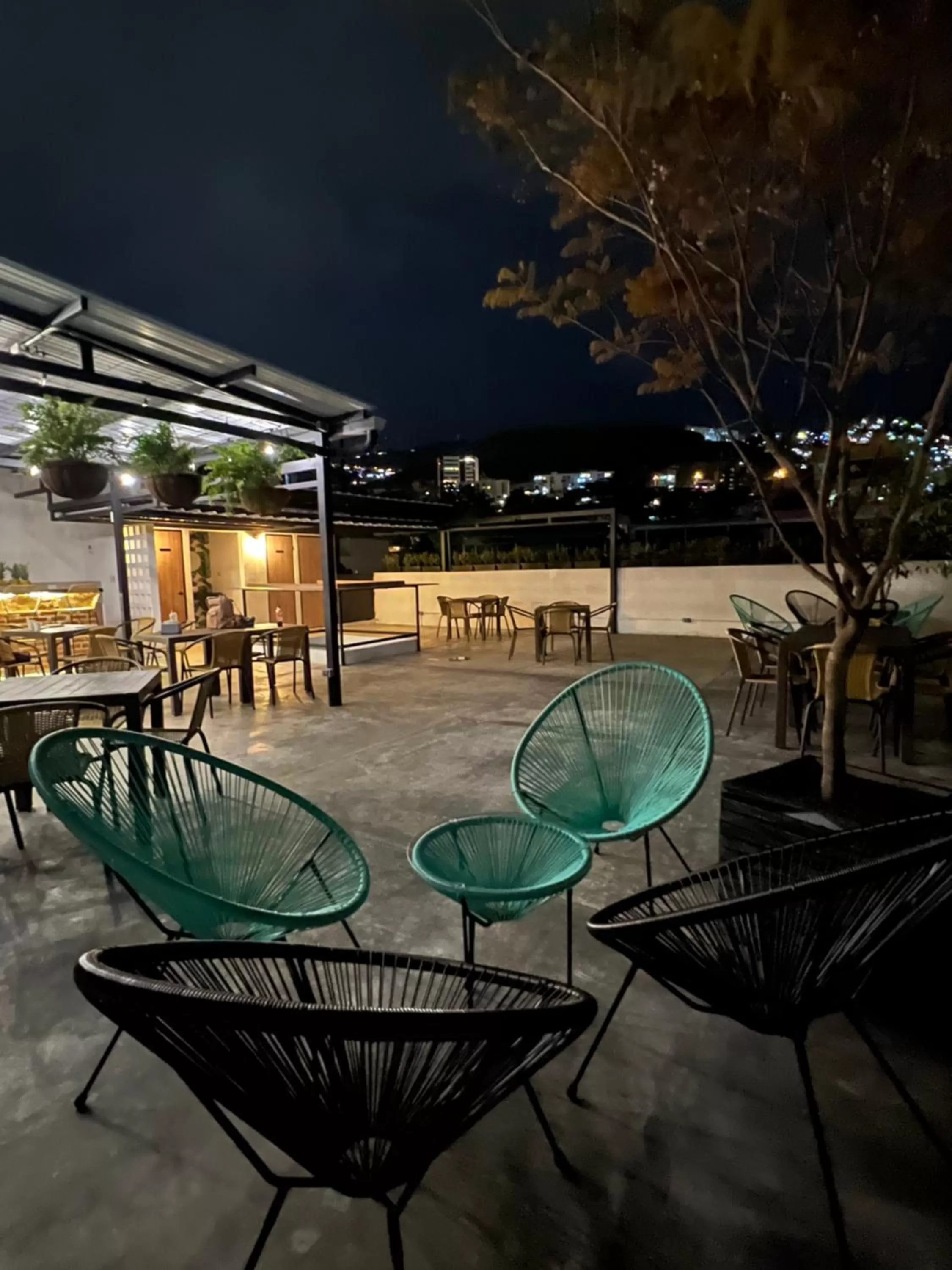 Restaurant/places to eat, Swimming Pool in HOTEL 9.5 SAN FERNANDO