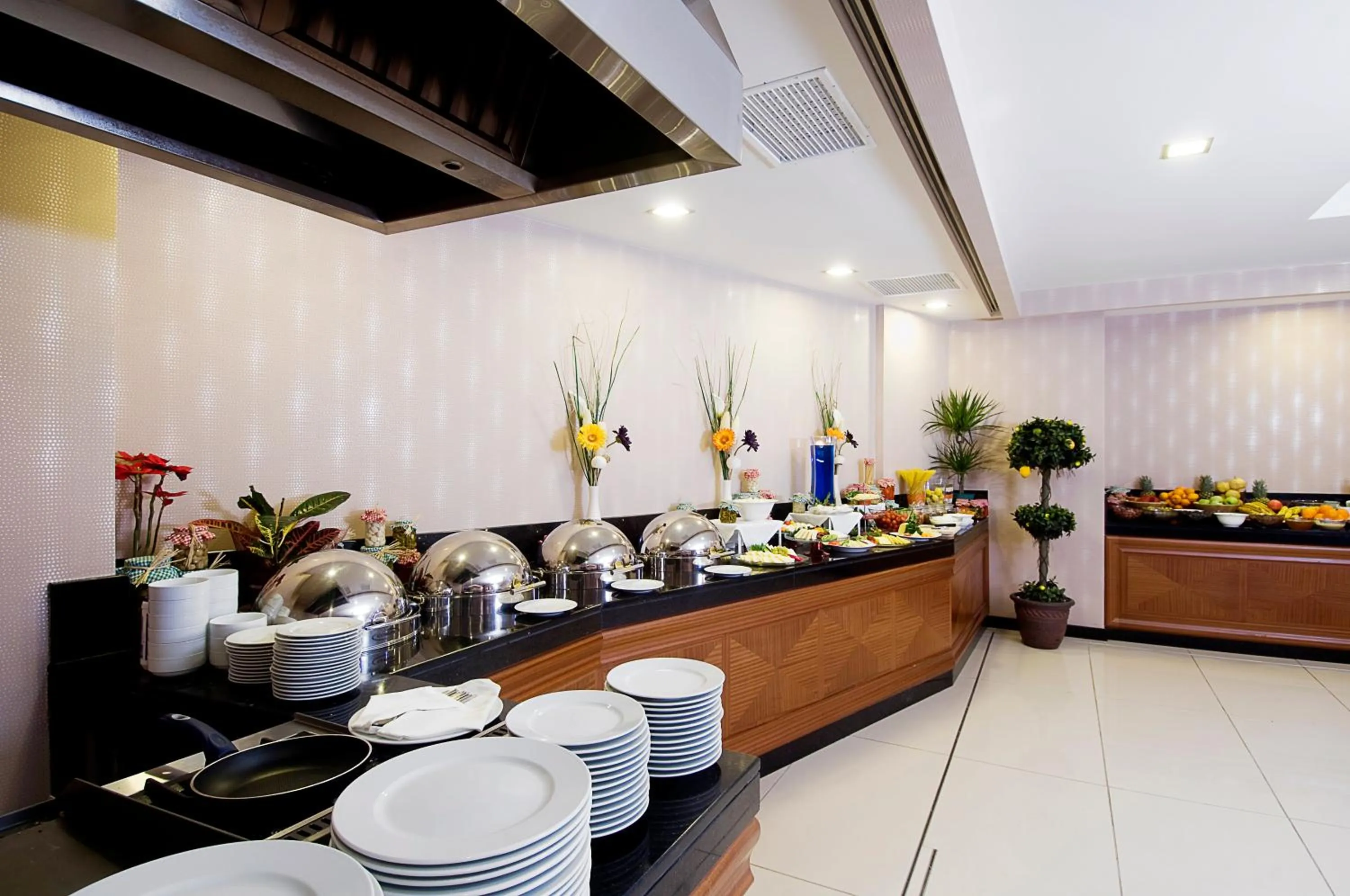 Restaurant/places to eat in Tugcu Hotel Select