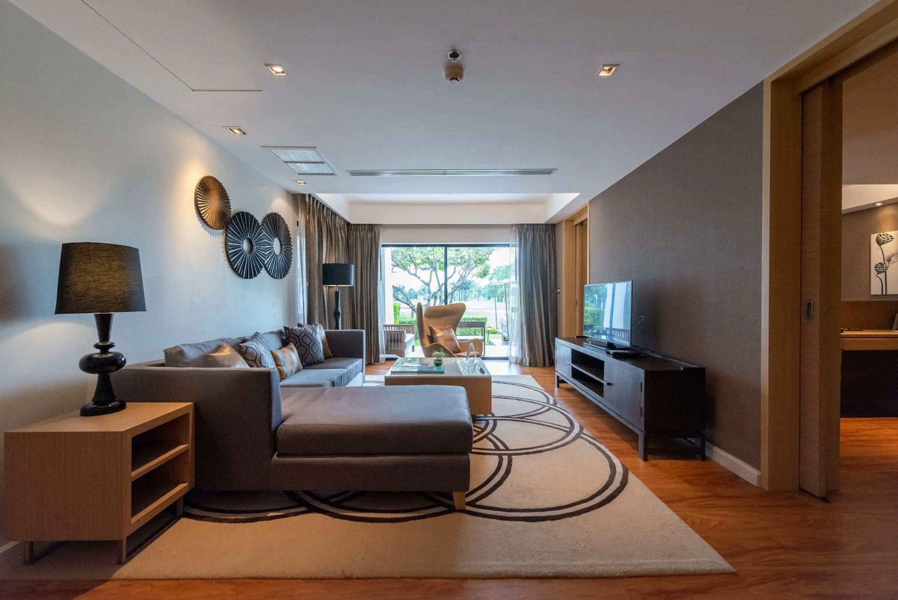 Living room, Bed in Summit Windmill Golf Suite Hotel at Suvarnabhumi