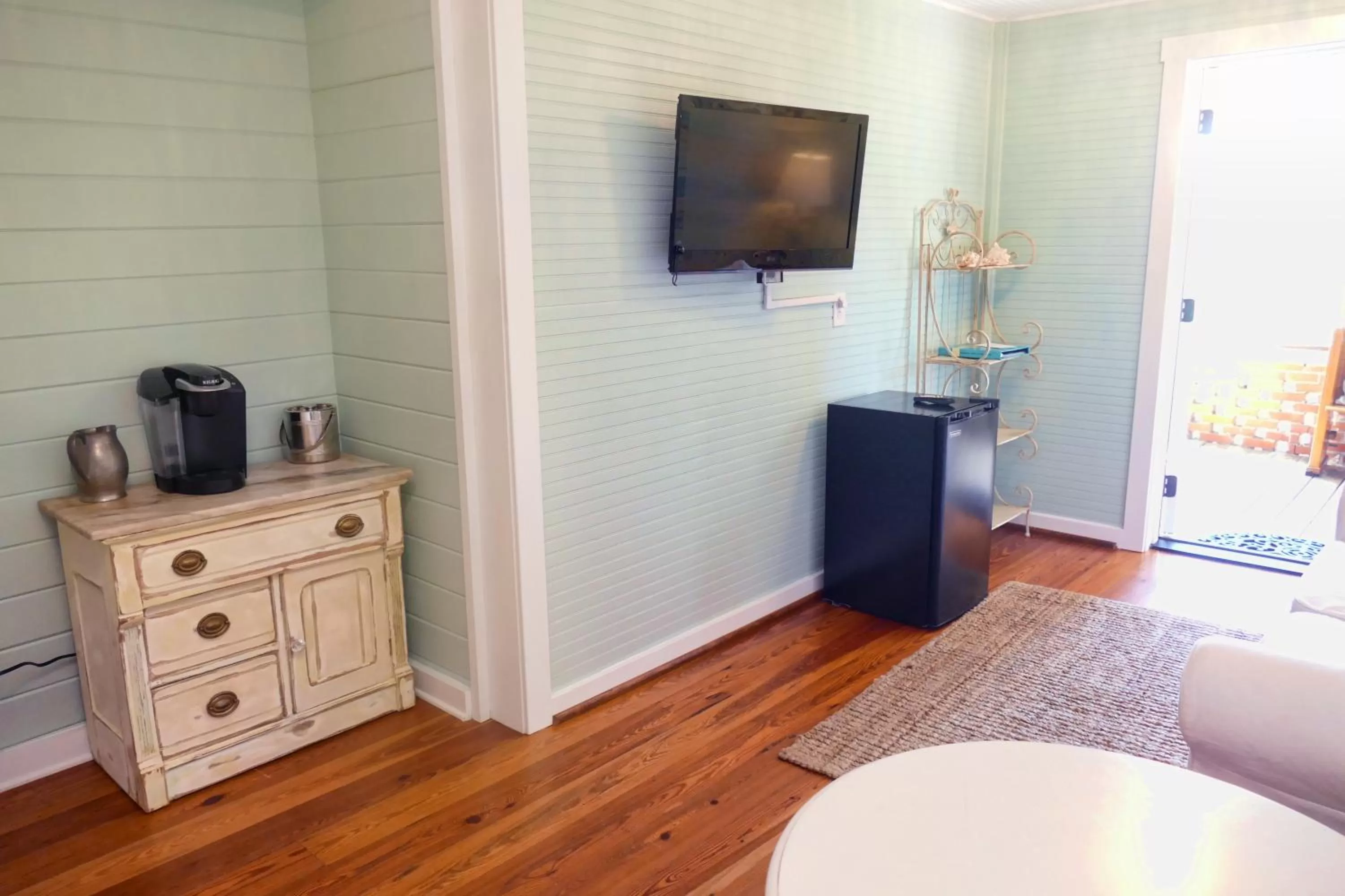 TV and multimedia in Beachview Inn and Spa