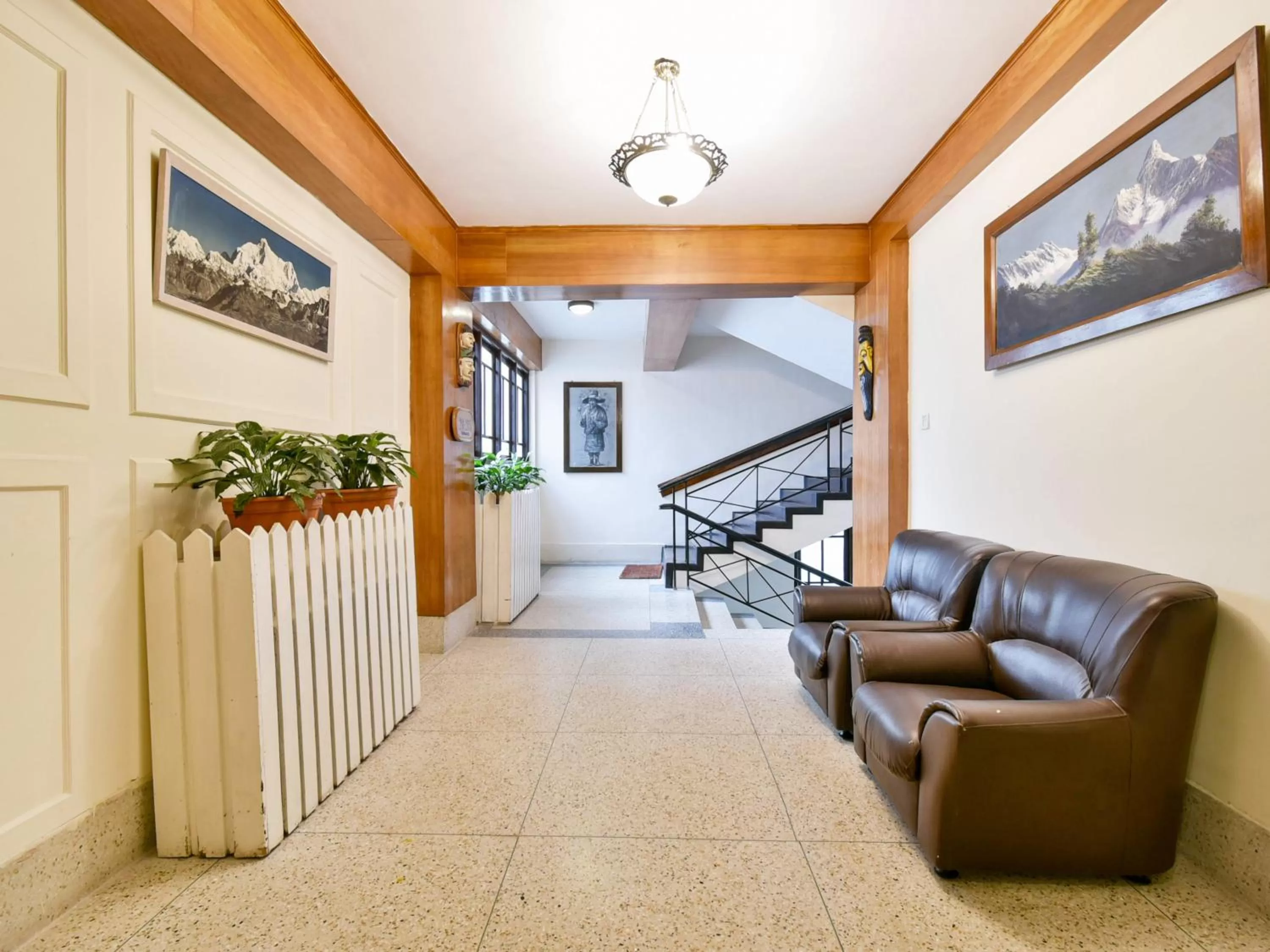 Lobby/Reception in Muscatel Delamare - 200 Mts from MG Marg