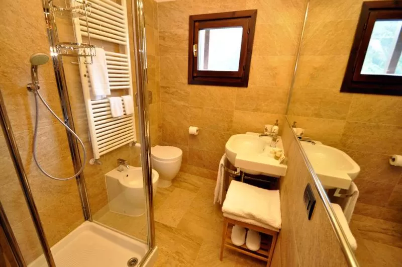 Bathroom in Locanda La Brenva - Estella Hotel Collection & Experience